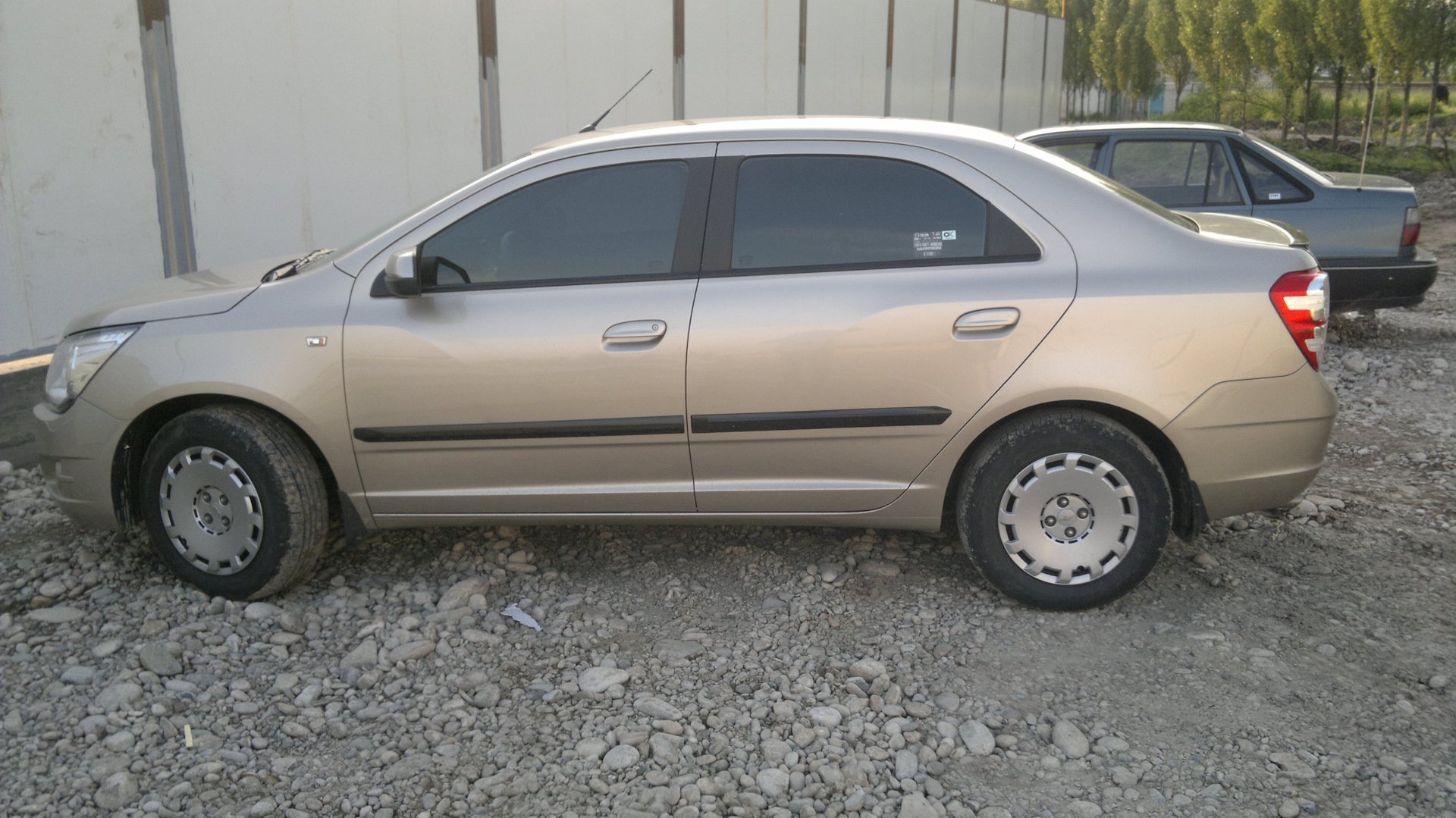 chevrolet cobalt цвет шампанский