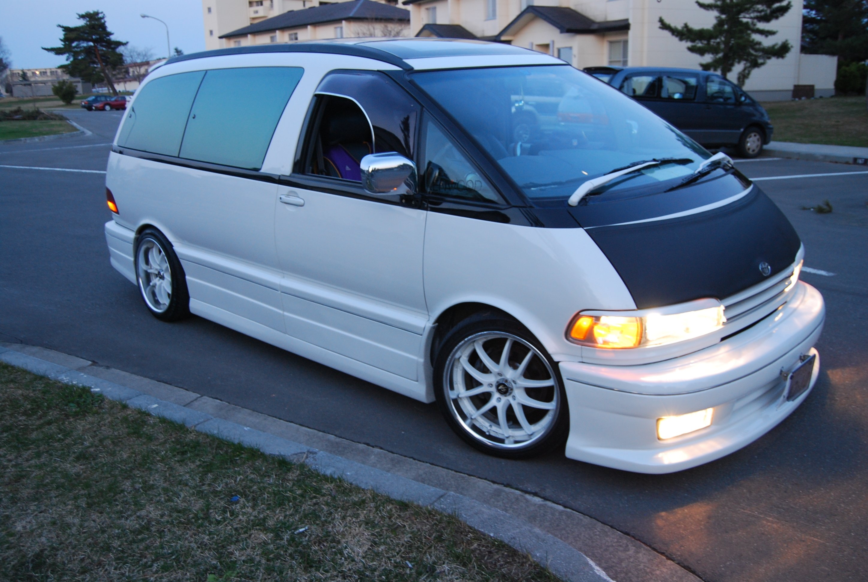 Toyota previa фото