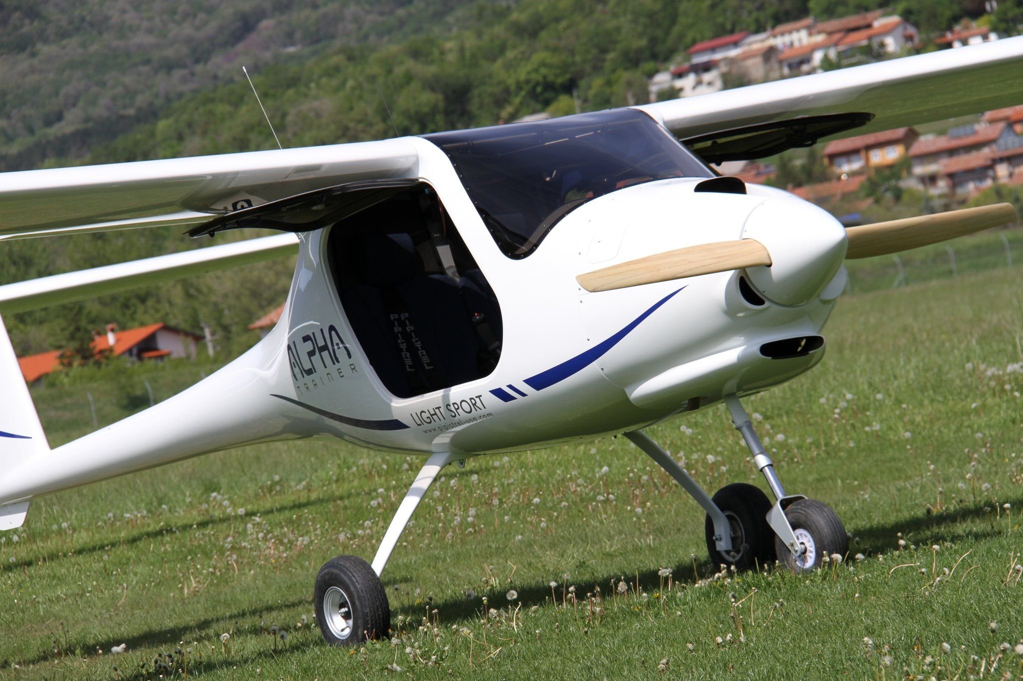 Электрический пипистрель. Pipistrel Alpha Trainer. Pipistrel самолет. Самолет Пипистрел Альфа тренер. Альфа тренер.