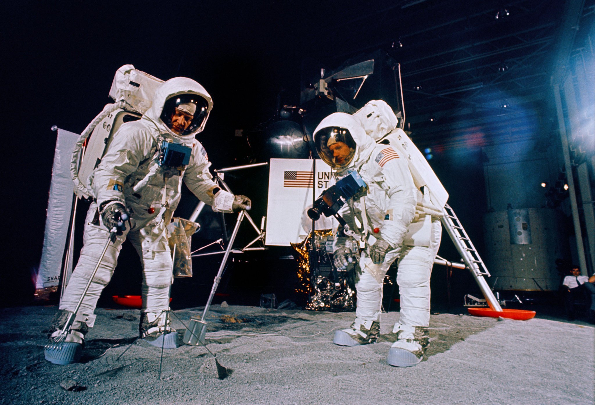 Man landed on the moon. Астронавты миссии Аполлон 11.