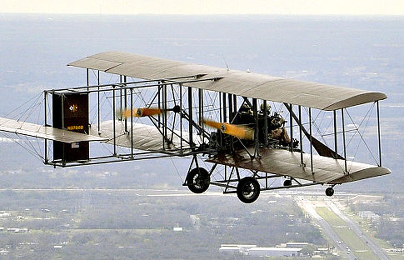 Когда появились первые самолеты. Братья Райт первый самолет. Флайер братьев Райт. Летательный аппарат братьев Райт. Аэроплан братьев Райт.