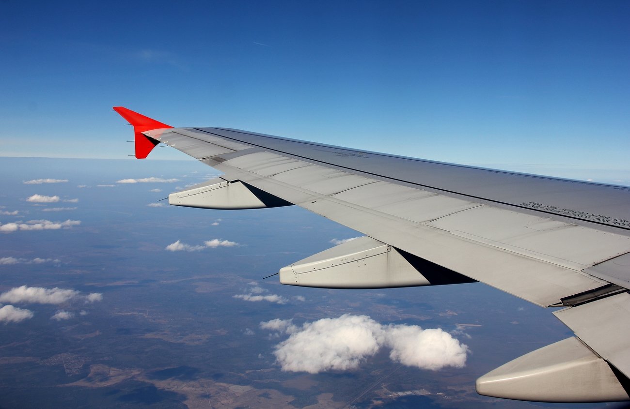 Фото крыла самолета из самолета