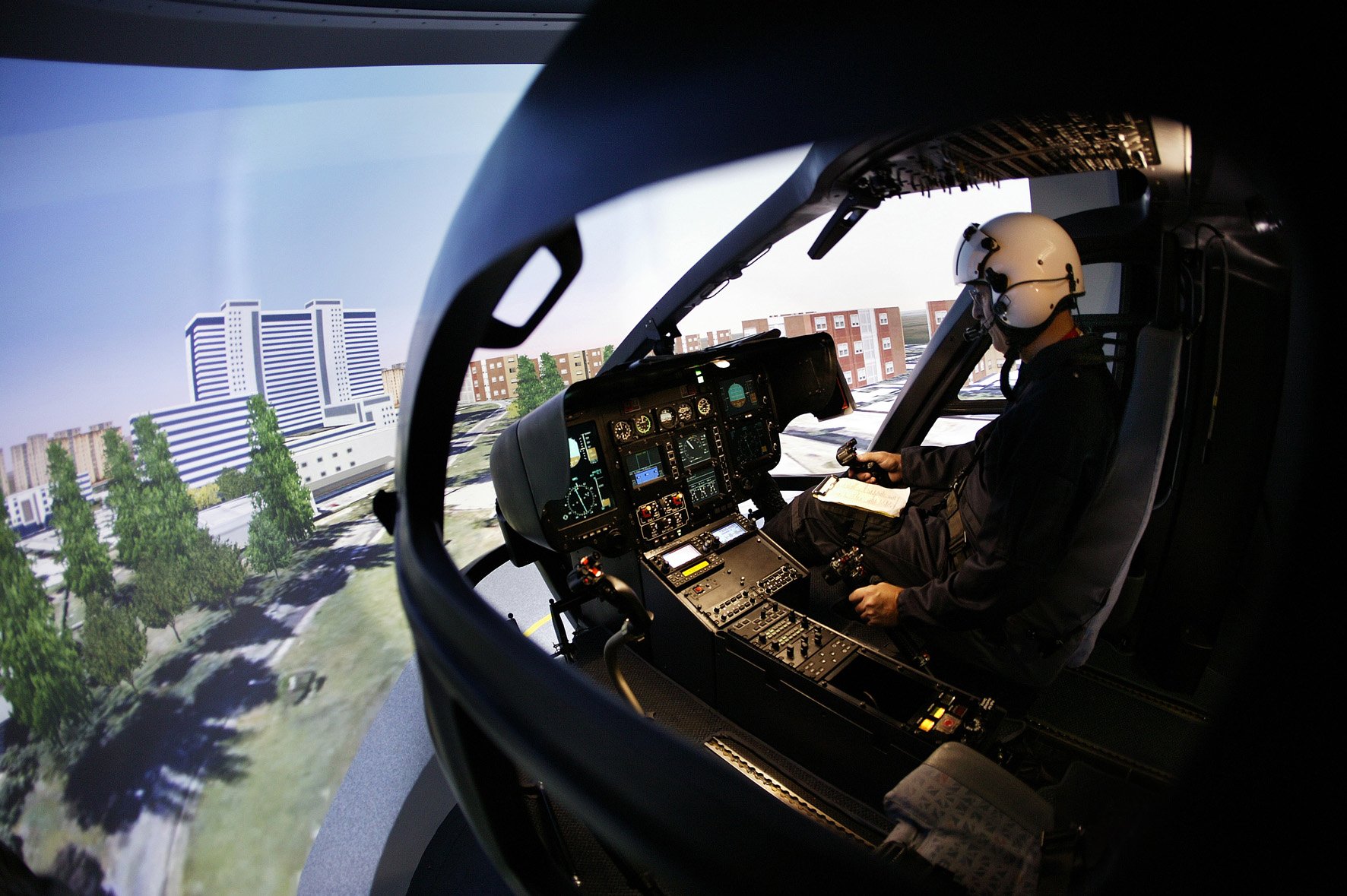 Игра научись летать. Авиатренажер «симулятор ту-154». Eurocopter ec135 кабина. Авиатренажер Су 25. Авиатренажер Су-27.