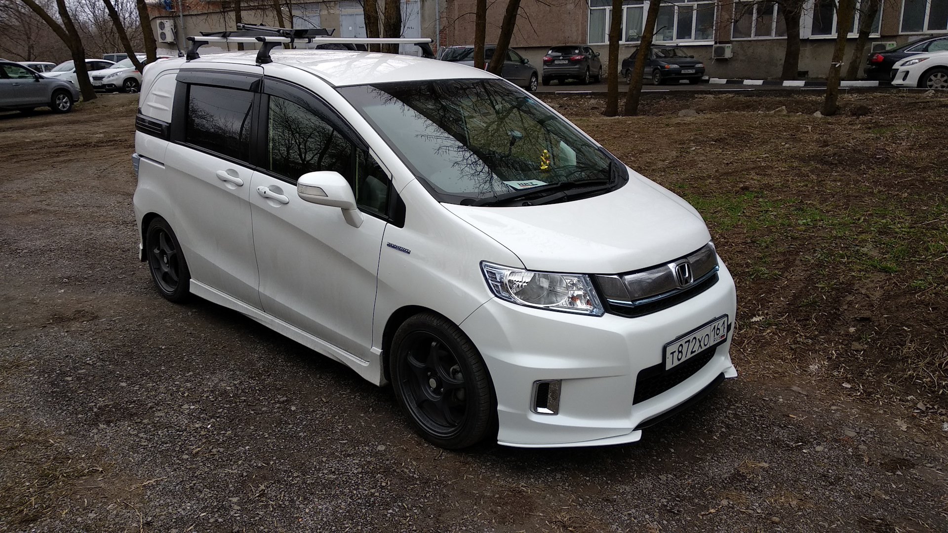 Хонда улан удэ. Honda freed Spike. Honda freed Spike Hybrid. Honda freed Spike r17 колеса. Honda freed в обвесе.