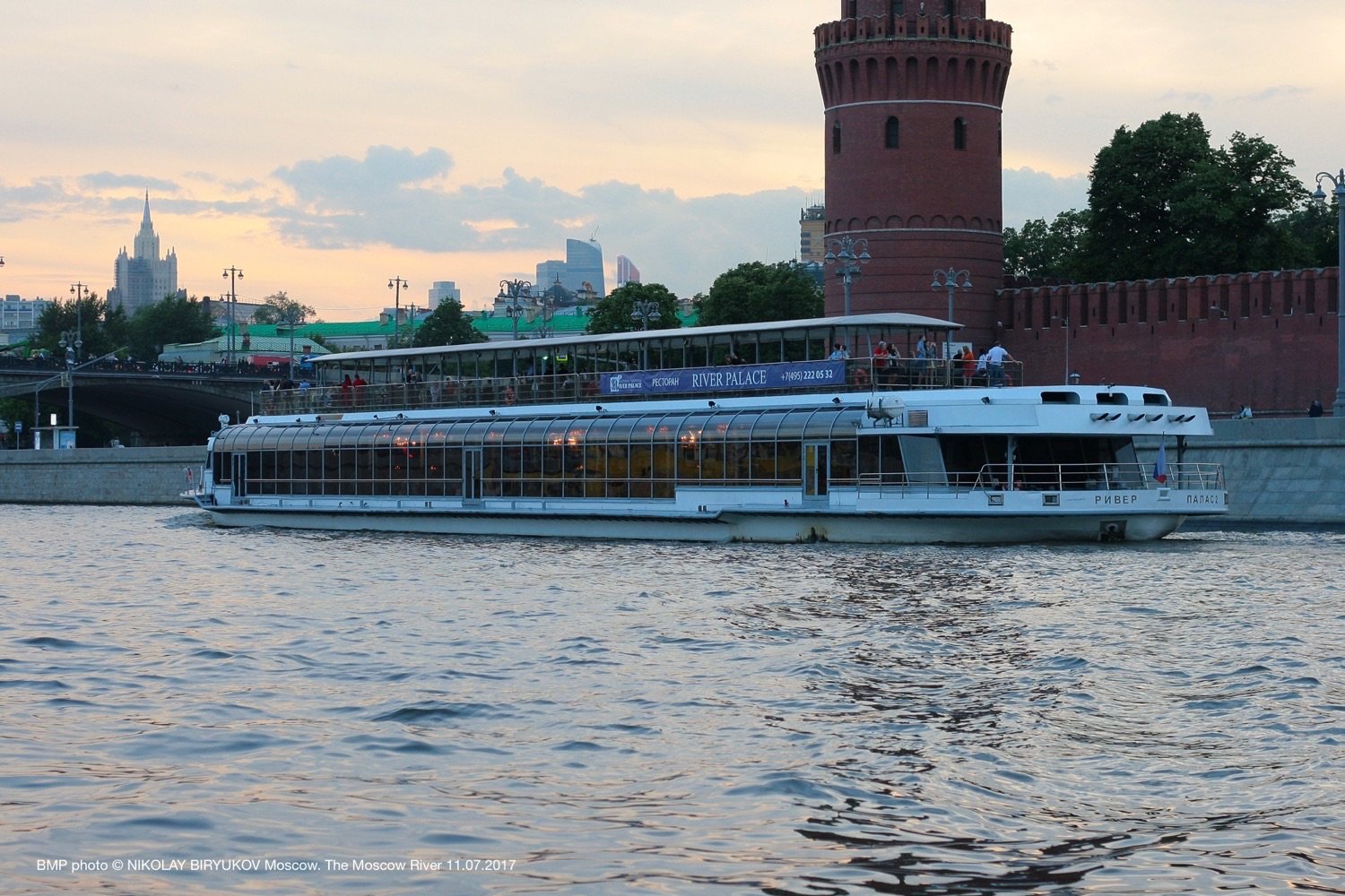 Прогулка на теплоходе river palace. Корабль Ривер Палас. Ривер Палас теплоход. River Palace теплоход Москва. Корабль Ривер Палас 2.