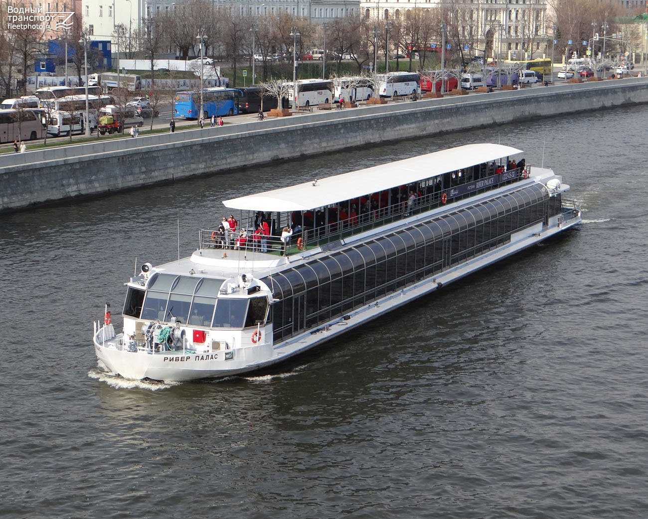 Ривер палас. Корабль Ривер Палас. River Palace теплоход. Ривер Палас Москва река. Ривер Палас теплоход Москва.