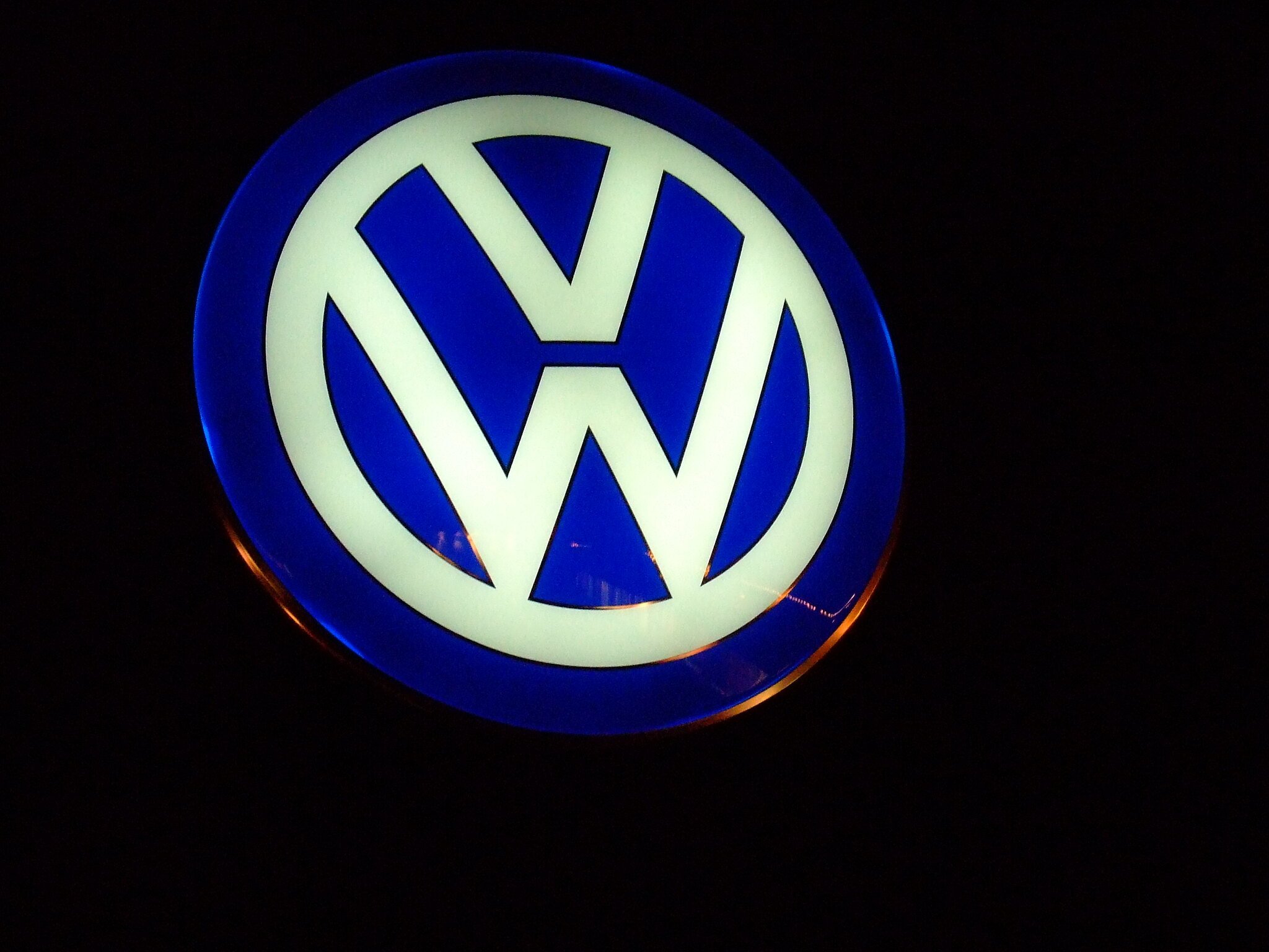 Что значит volkswagen. Volkswagen значок. VW logo 2024. Folksvagem Emblem. Заставка Фольксваген.