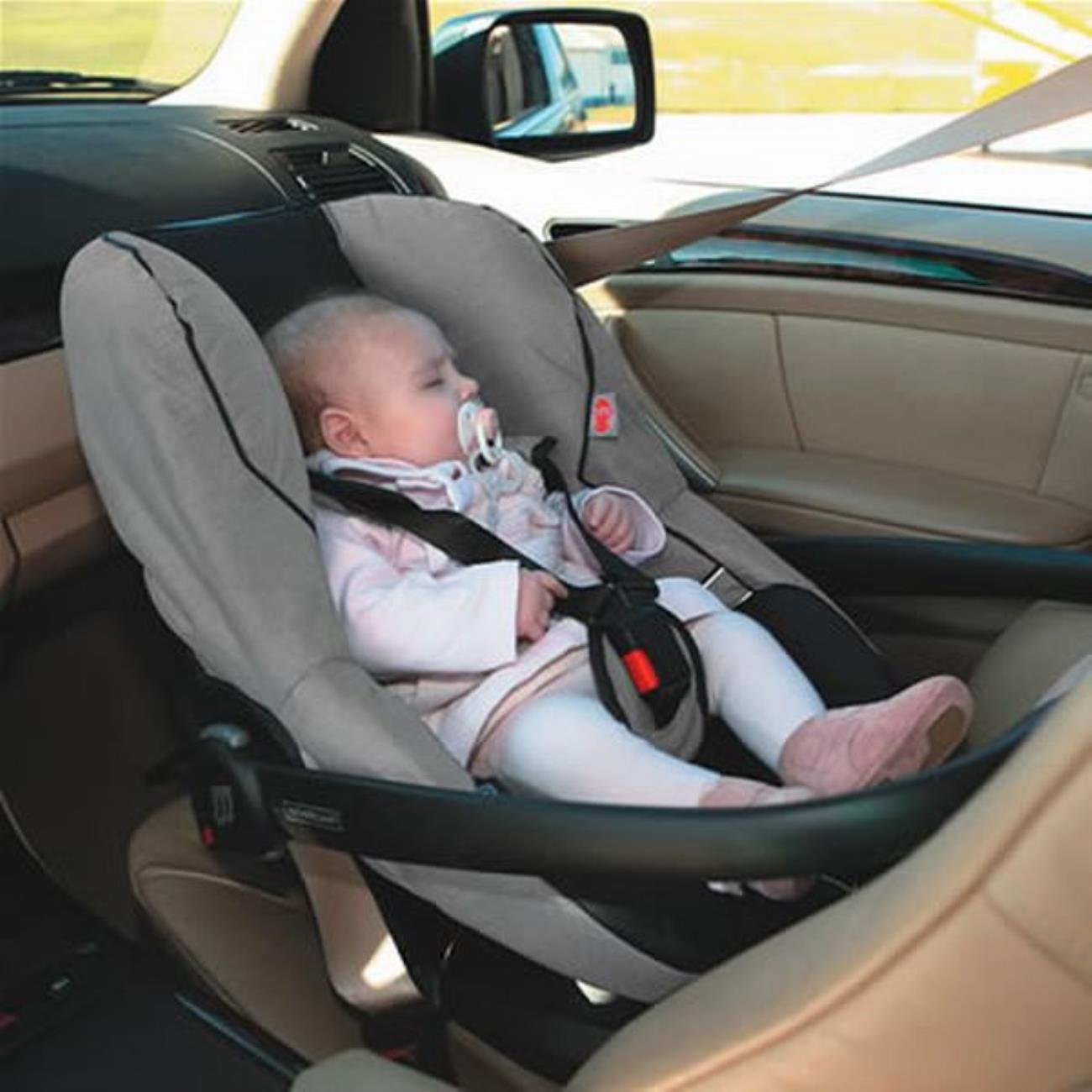 Со скольки можно сидеть на переднем кресле. Автолюлька в машине. Автолюлька для новорожденных. Детское кресло для автомобиля 0+. Автолюлька для новорожденных в машине.