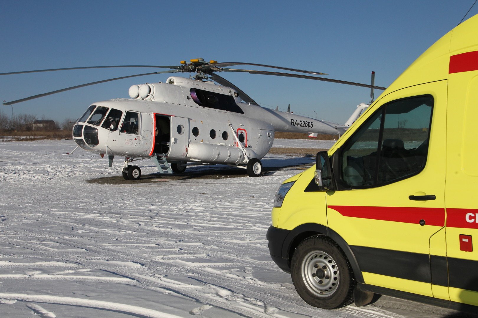 Сан авиация. Вертолет ми-8 санавиации. Мед вертолет ми8. Вертолет ми-2 санавиация. Вертолет ми8 Чукотка.