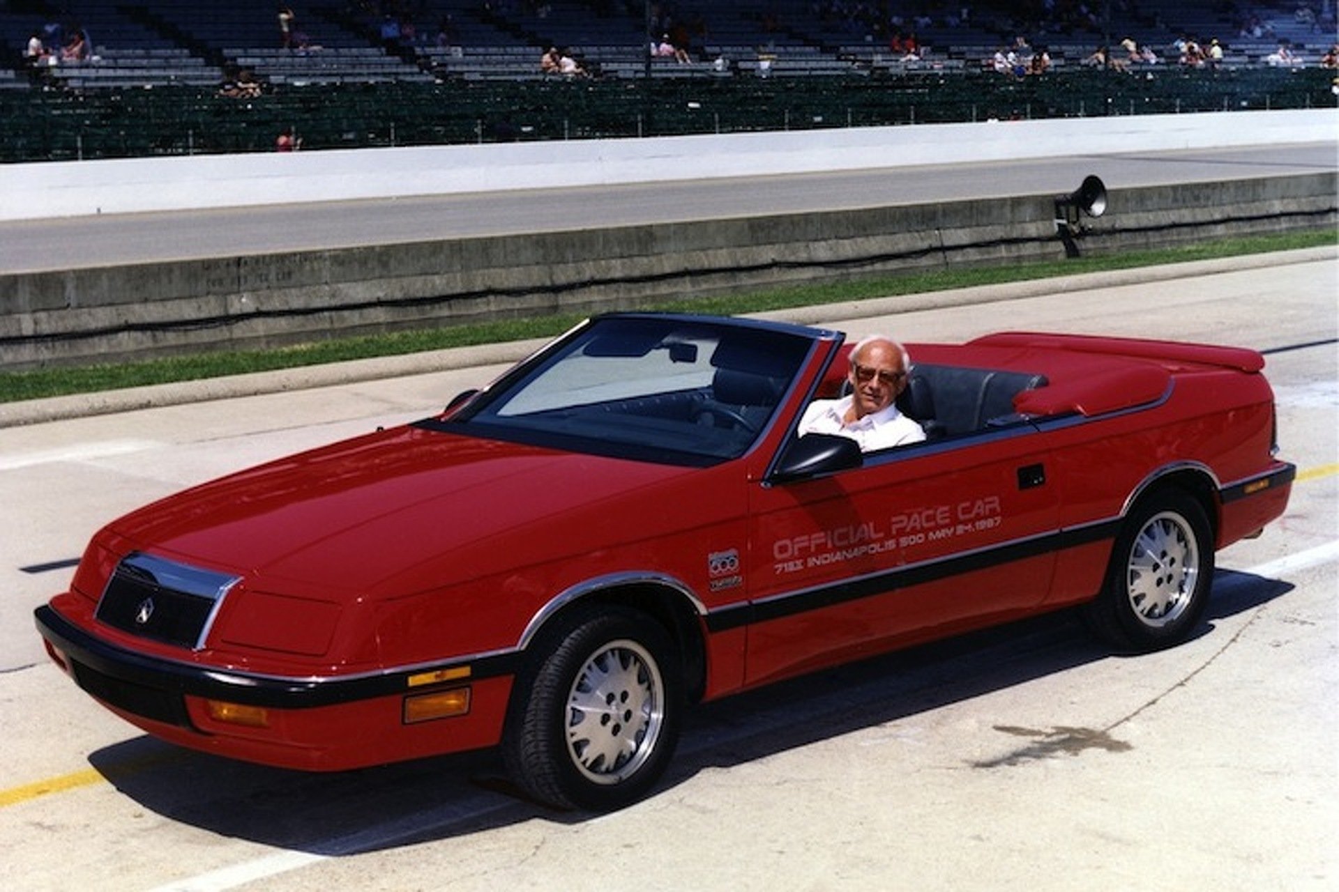 Машина 1987 года. Chrysler le Baron кабриолет. Chrysler LEBARON Convertible. Chrysler LEBARON II кабриолет. Chrysler le Baron 1987.