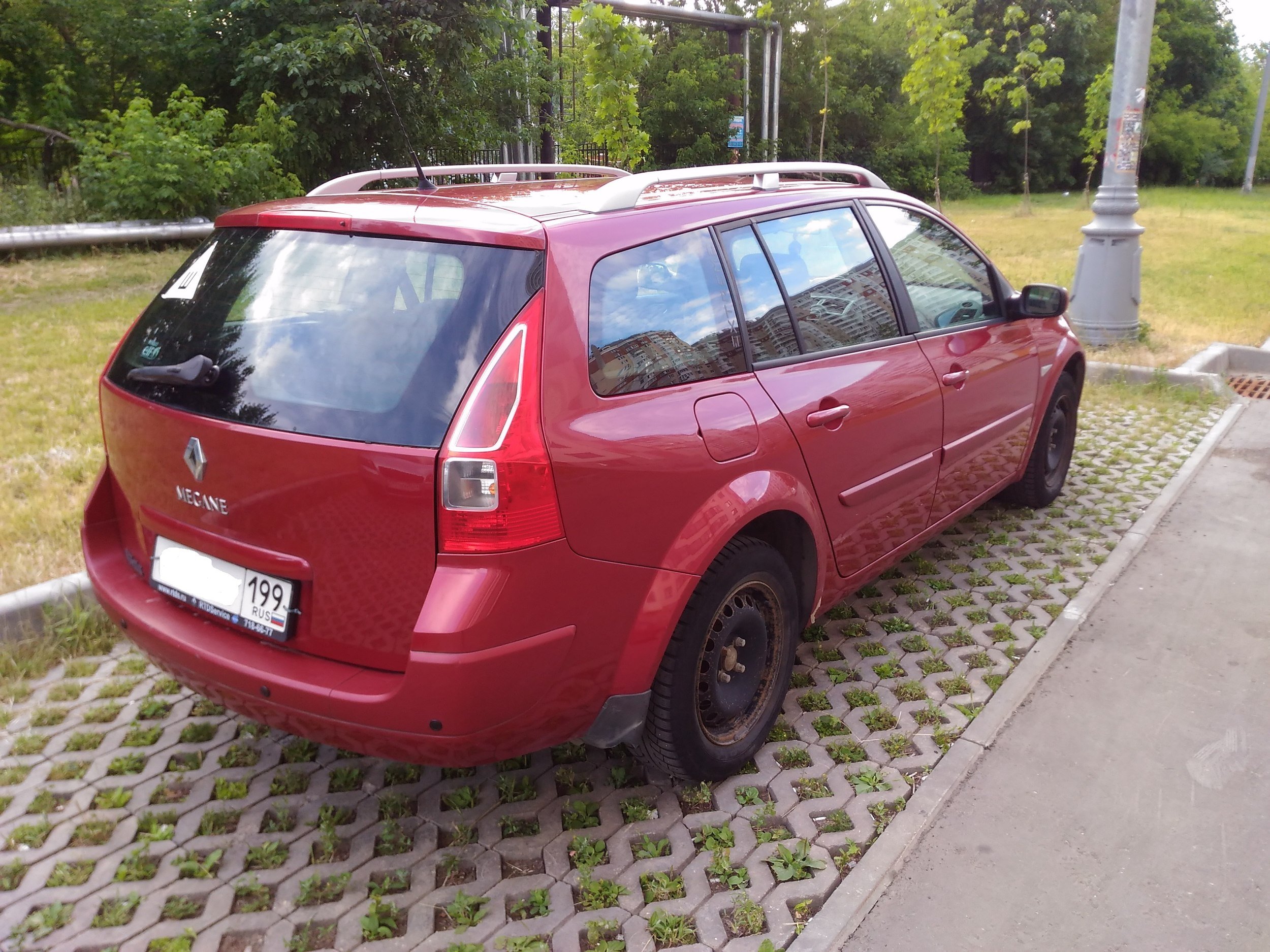 Рено меган универсал бензин. Рено Меган универсал 2008. Рено Меган 2 универсал красный. Renault Megane 2 универсал. Renault Megane 2008 универсал.