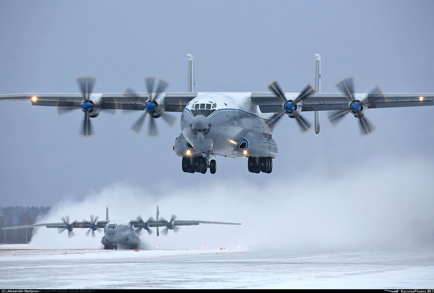 Ан 22 военно транспортный. АН-22 Антей. Самолёт Антей АН-22. АН-22 Антей ВВС России. Транспортный самолет АН 22 Антей.