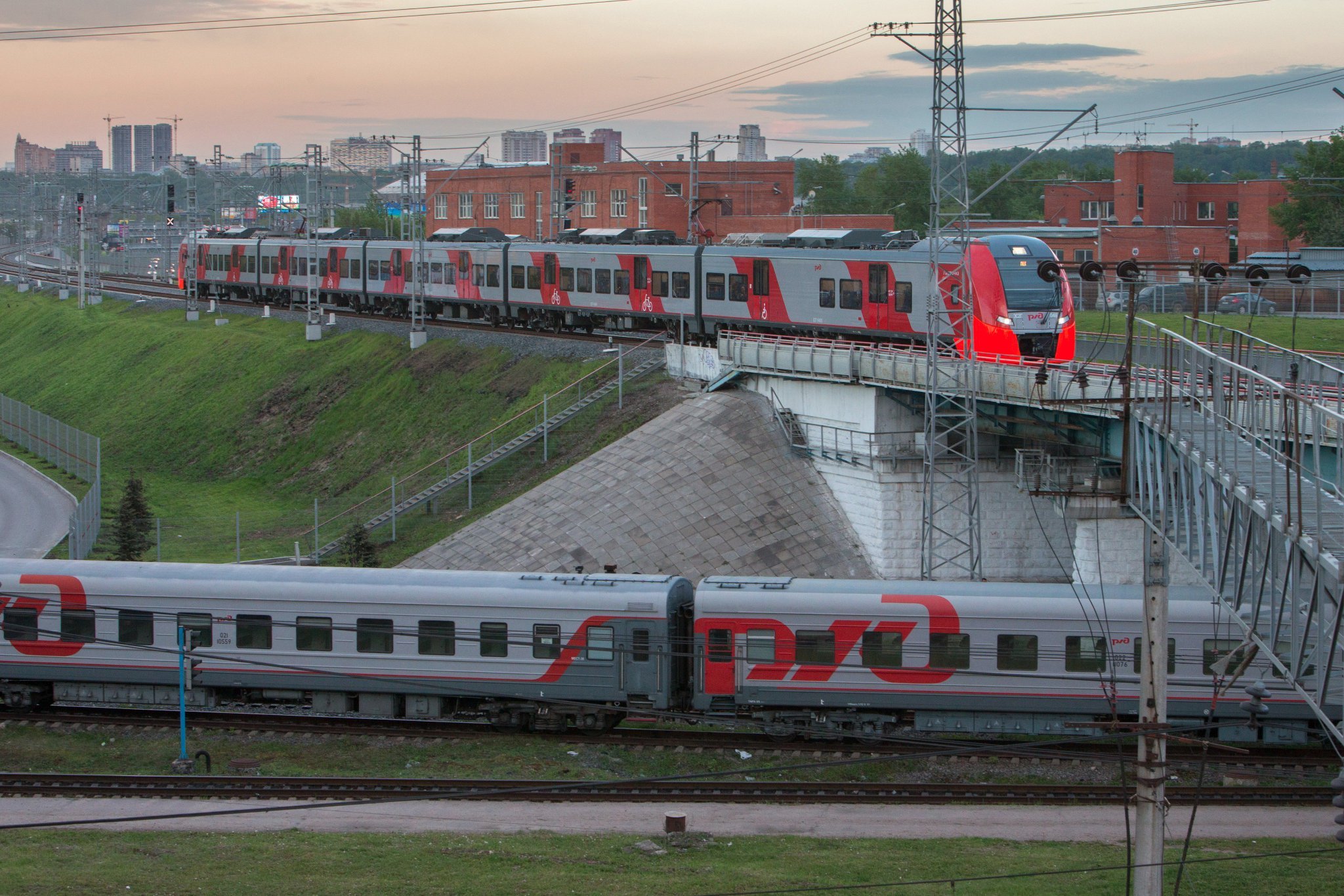 Russian train. Российские железные дороги/Railways (1080). Современные поезда России. Русские поезда. Поезд издалека.