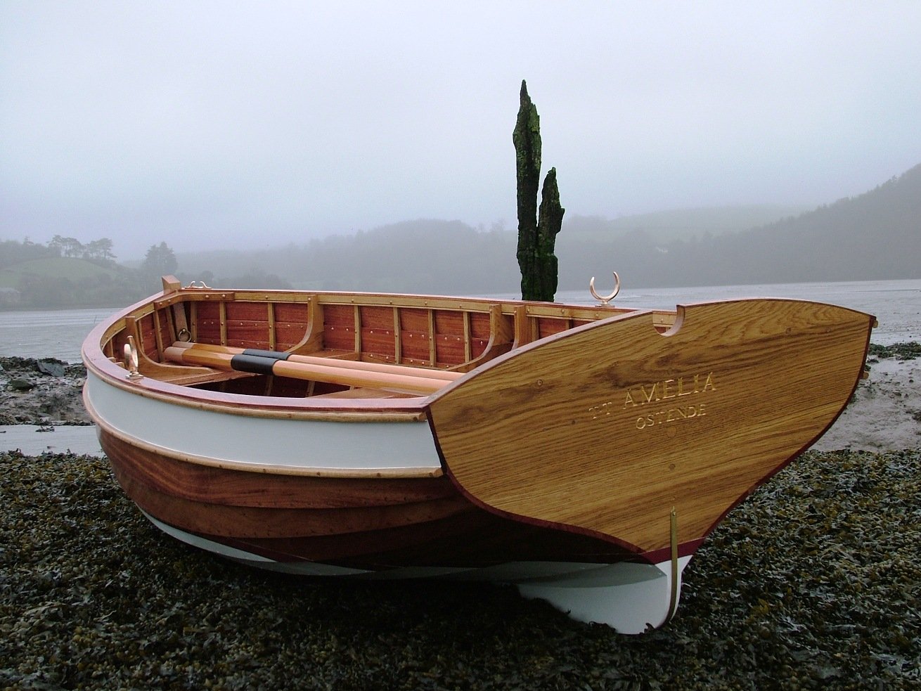 Виды лодок. Лодка Dinghy. Катер Dinghy. Морские деревянные лодки. Маленькая деревянная лодка.