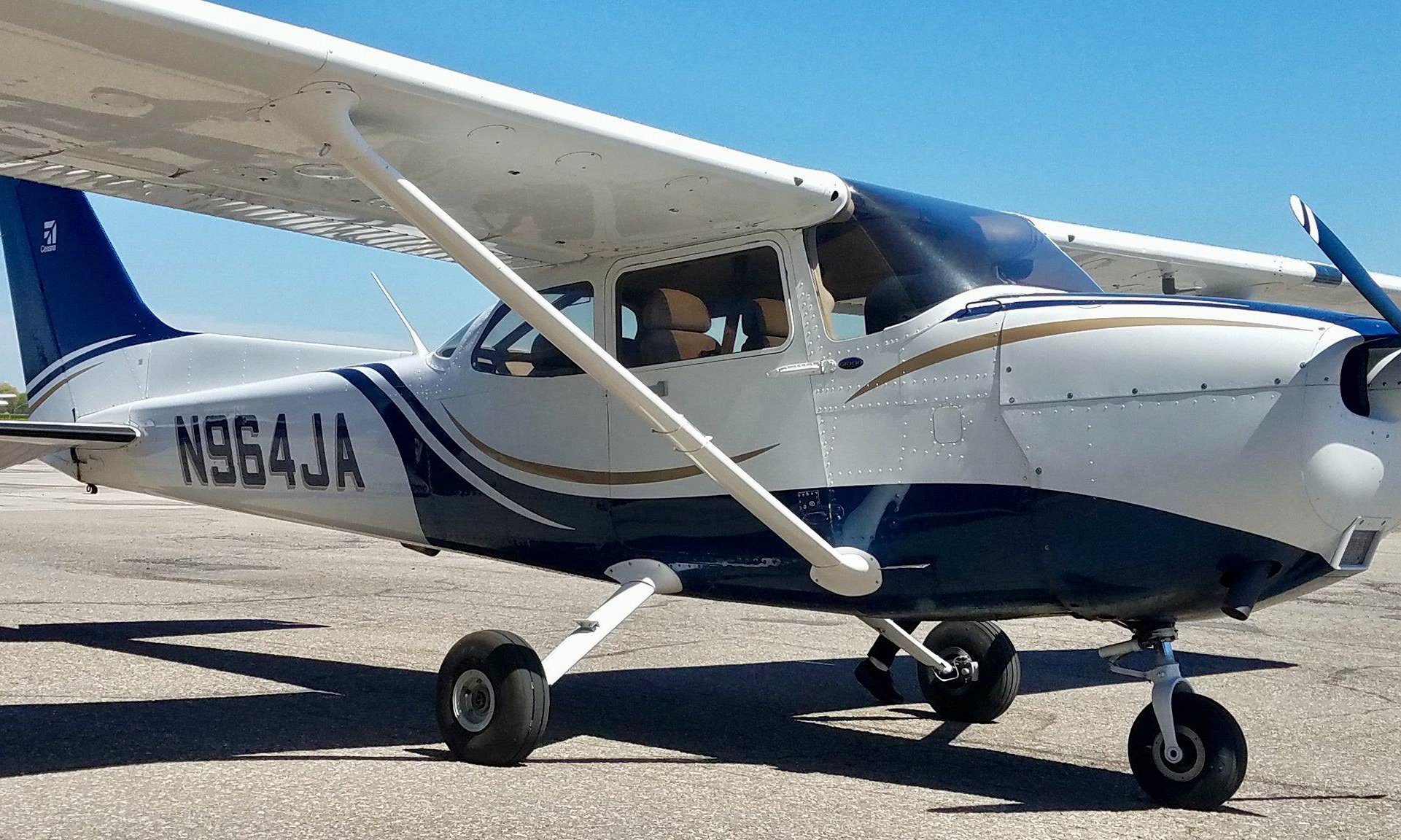 Cessna. Легкомоторный самолет Cessna 172. Цесна 172 самолет Цессна. Самолет Cessna 172 Skyhawk. Самолет Цессна 182.