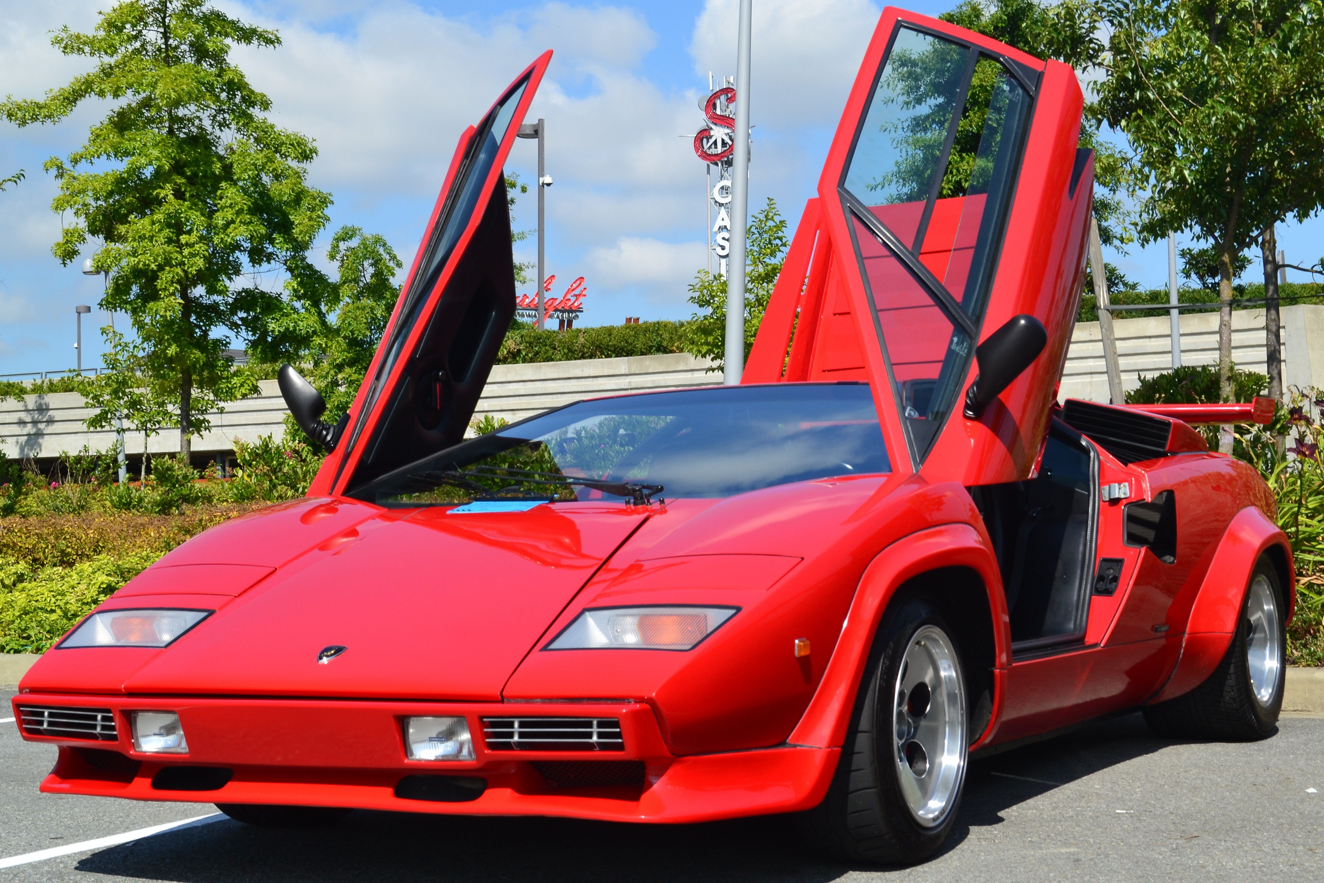 Сама 1. Lamborghini Countach 1984. Ламборджини Countach 1984. Lamborghini Countach 5. Ламборгини Каунтач первая модель.