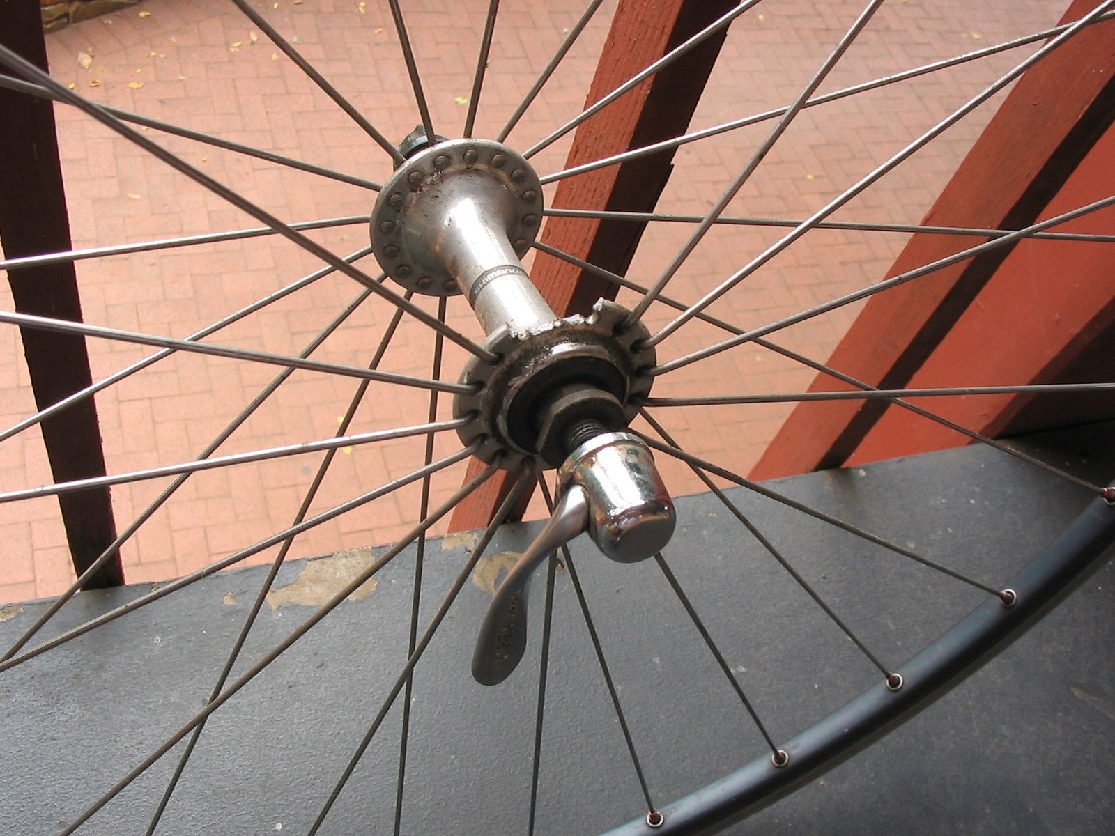 Обзор колес велосипедов. Заднее колесо велосипеда ХВЗ. Ось заднего колеса велосипеда ХВЗ. Втулка велосипеда ХВЗ. Втулка колеса ХВЗ Shimano.