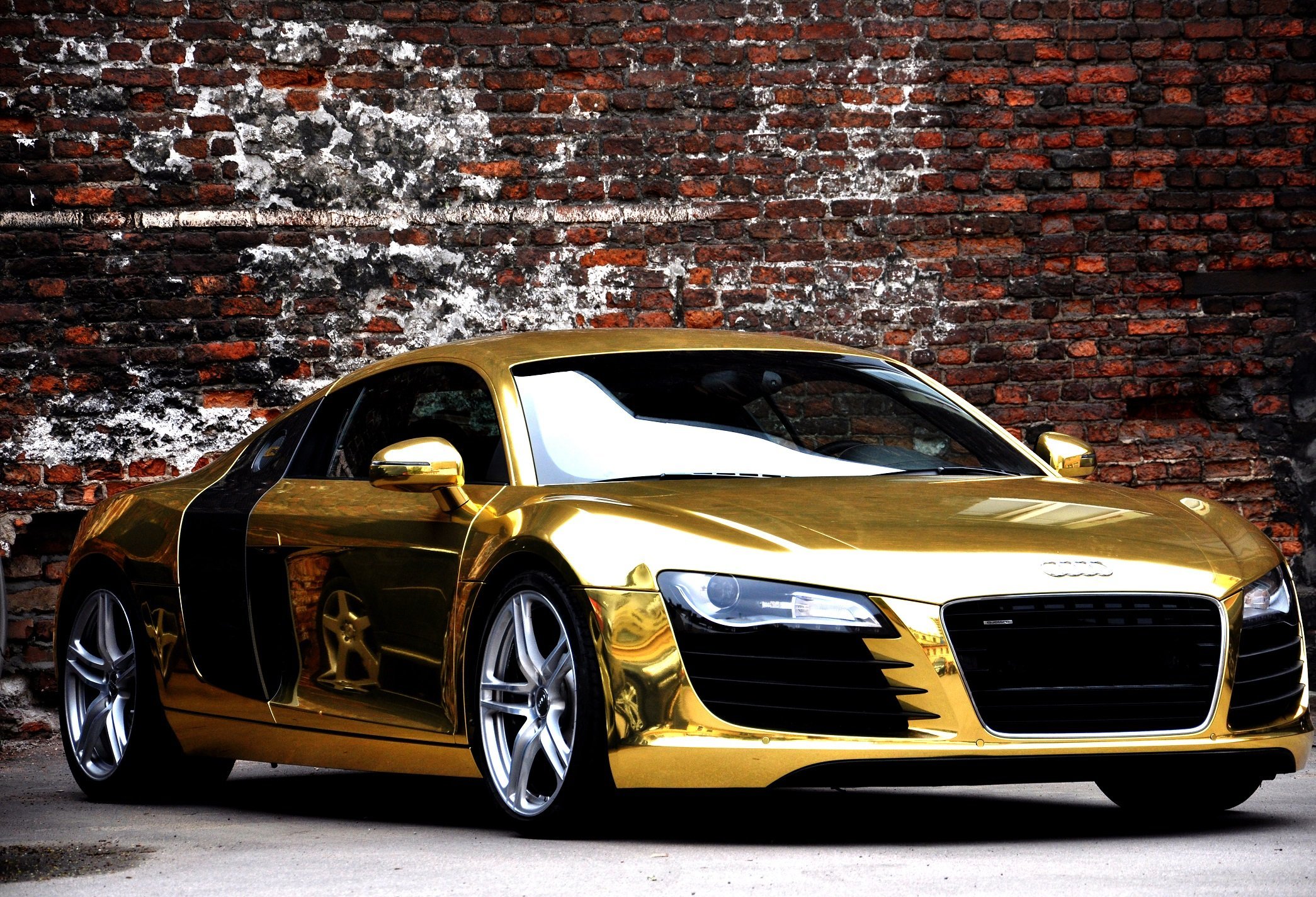 Gold машины. Ауди р8 Золотая. Audi r8 Gold. Ауди r8 черно Золотая. Золотая Ауди а8.