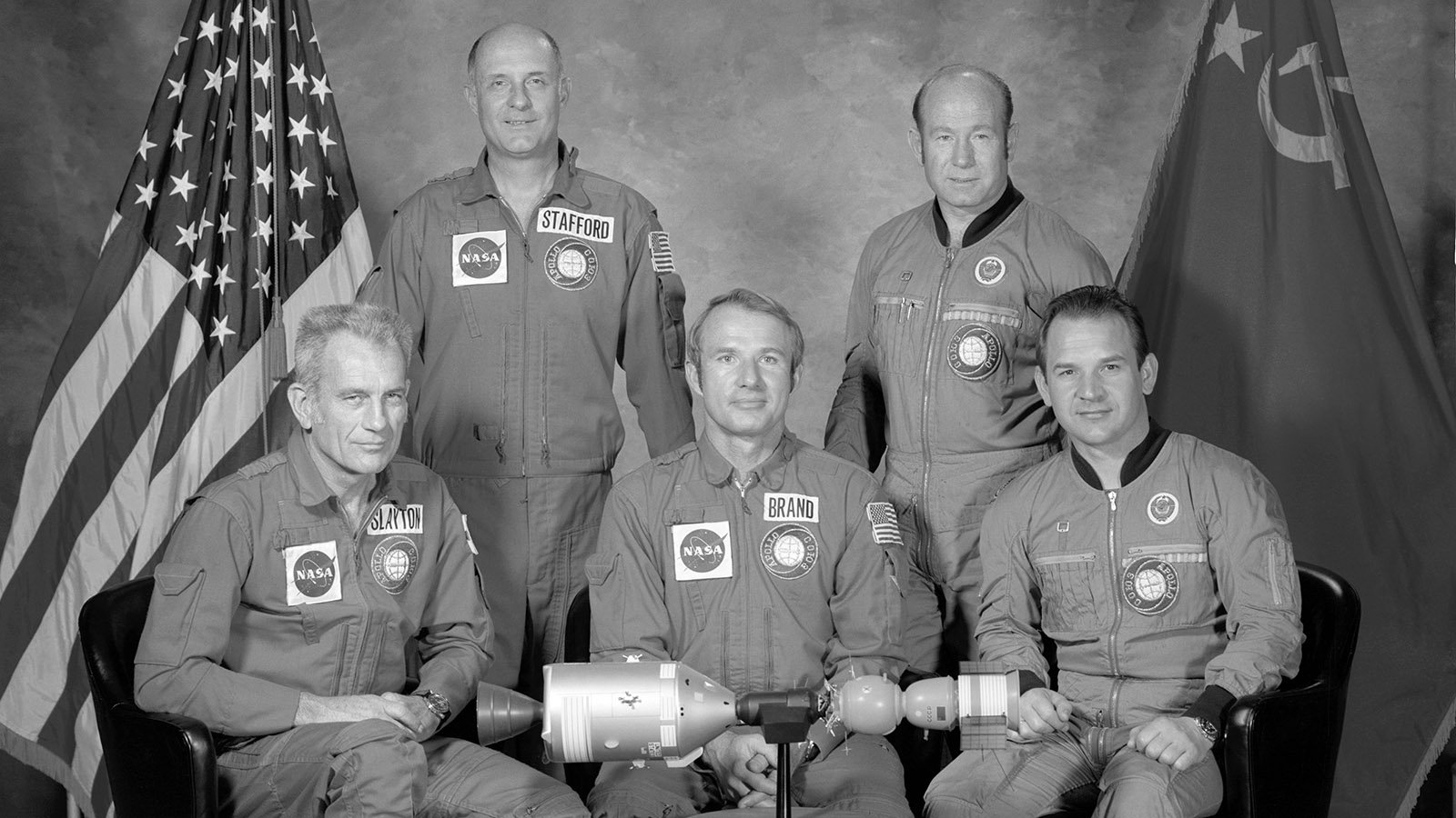 17 июля 1975 года. Союз Аполлон 1975. Экипаж Союз-Аполлон 1975. Стыковка космических кораблей Союз 19 и Аполлон. Экспериментальный полет Союз Аполлон 1975.