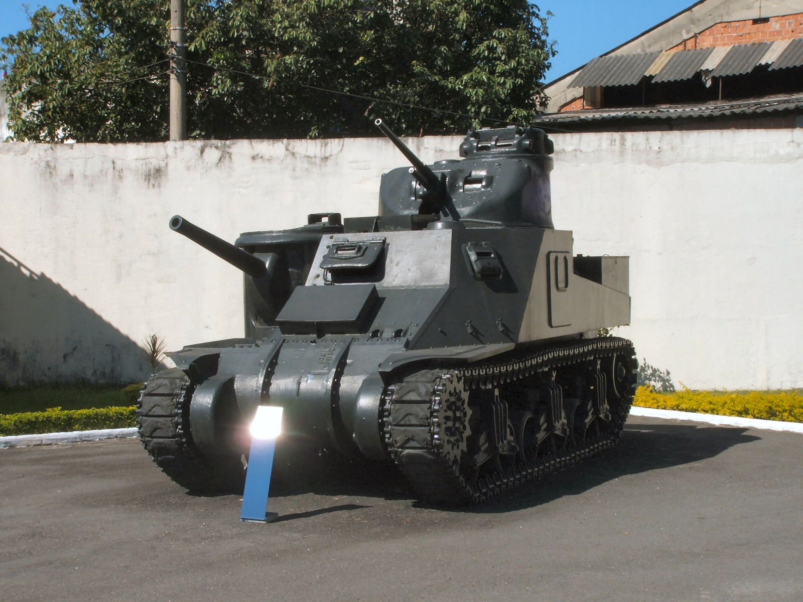 Танк ли 3. M3 Lee. M15a Gun Motor Carriage танк. М3 Лее танк. Танк м 3 ли Грант.