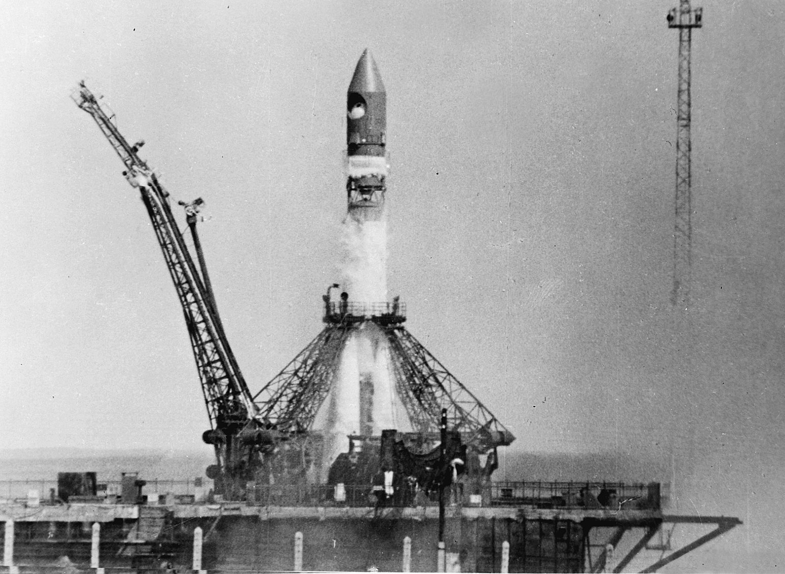 Год первого полета космического корабля восток. Космический корабль Гагарина Восток 1. Восток ракета-носитель 1961. Восток ракета-носитель Гагарина. Космический корабль Восток Юрия Гагарина 1961.