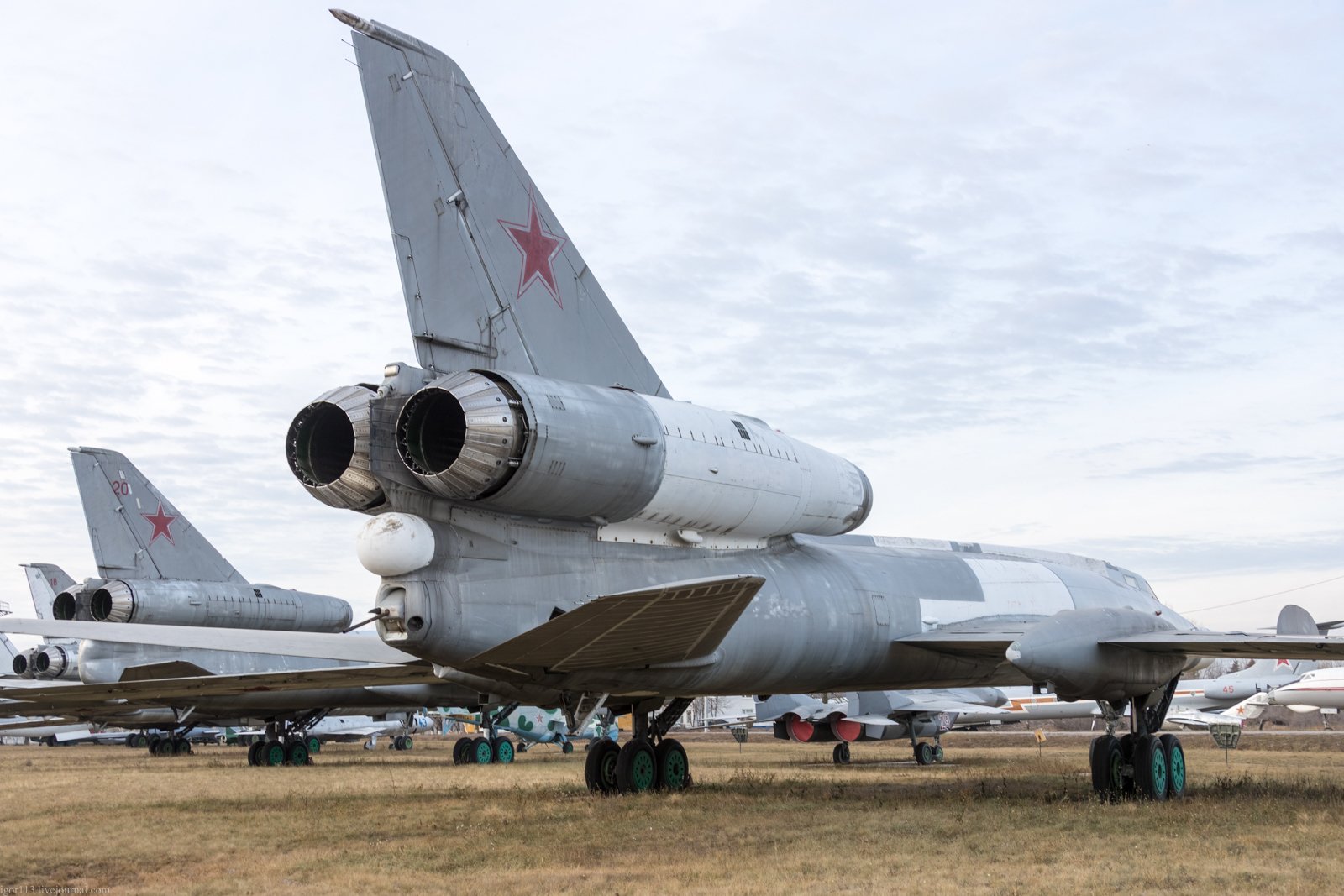 Самолет ту 22 м характеристики. Самолет ту-22р. Бомбардировщик-ракетоносец ту-22м3. Ту-22м сверхзвуковой самолёт. Ту-22 сверхзвуковой самолёт.