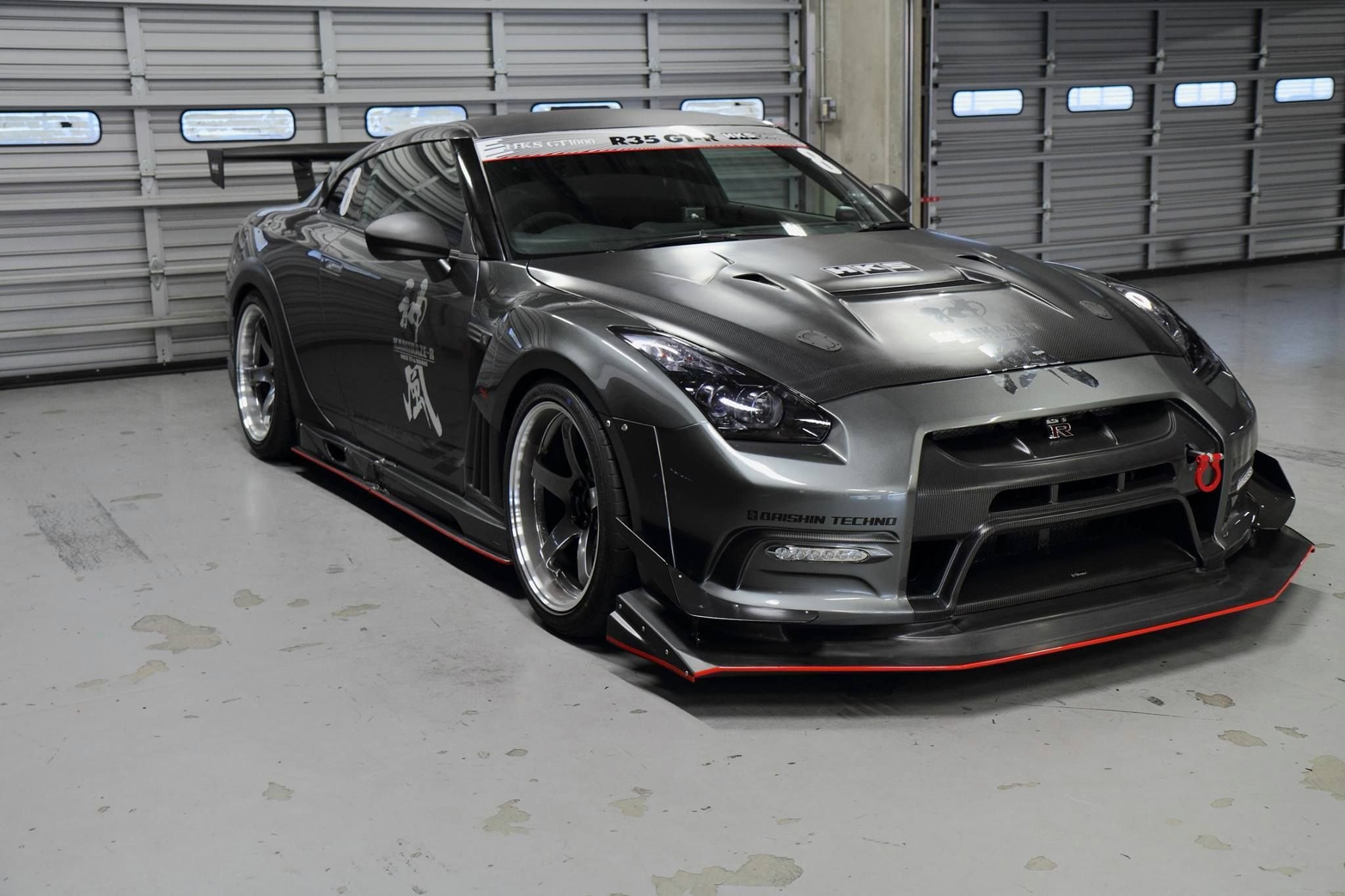 Тюнинг ниссан. Nissan GTR r35 обвес. Skyline GTR 35. Nissan GTR Skyline r35 Tuning. Ниссан ГТР р35 в обвесе.