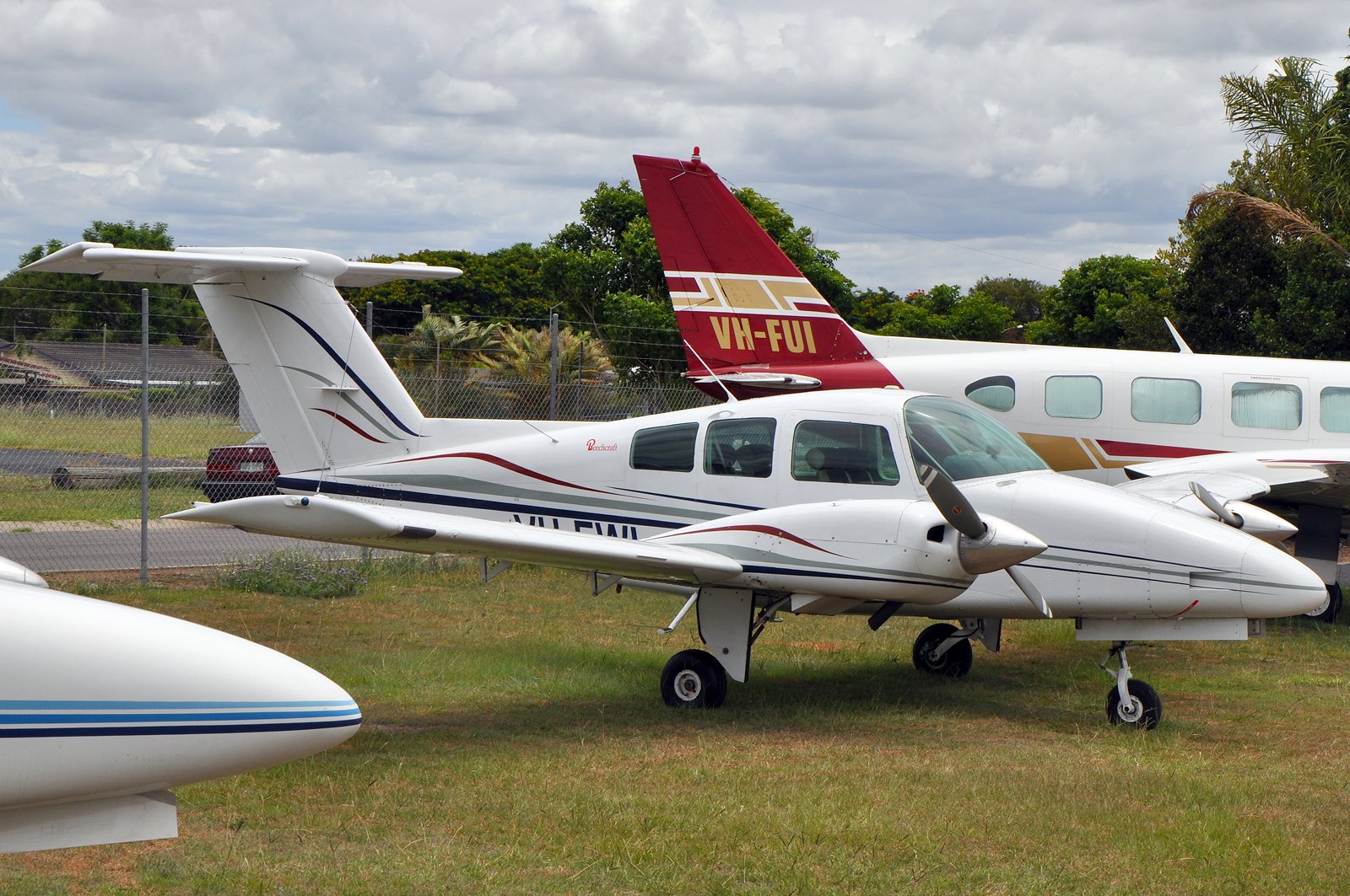 Бичкрафт самолет. Beechcraft Duchess (n976ca). Beechcraft Duchess 76. Бичкрафт самолет двухмоторный. Бичкрафт Барон.