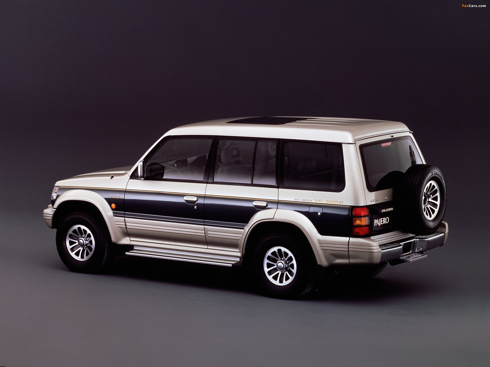 Pajero 2.8. Мицубиси Паджеро 2 поколения. Митсубиси Паджеро 2покаление. Mitsubishi Pajero II 1991-1999. Мицубиси Монтеро 1991.