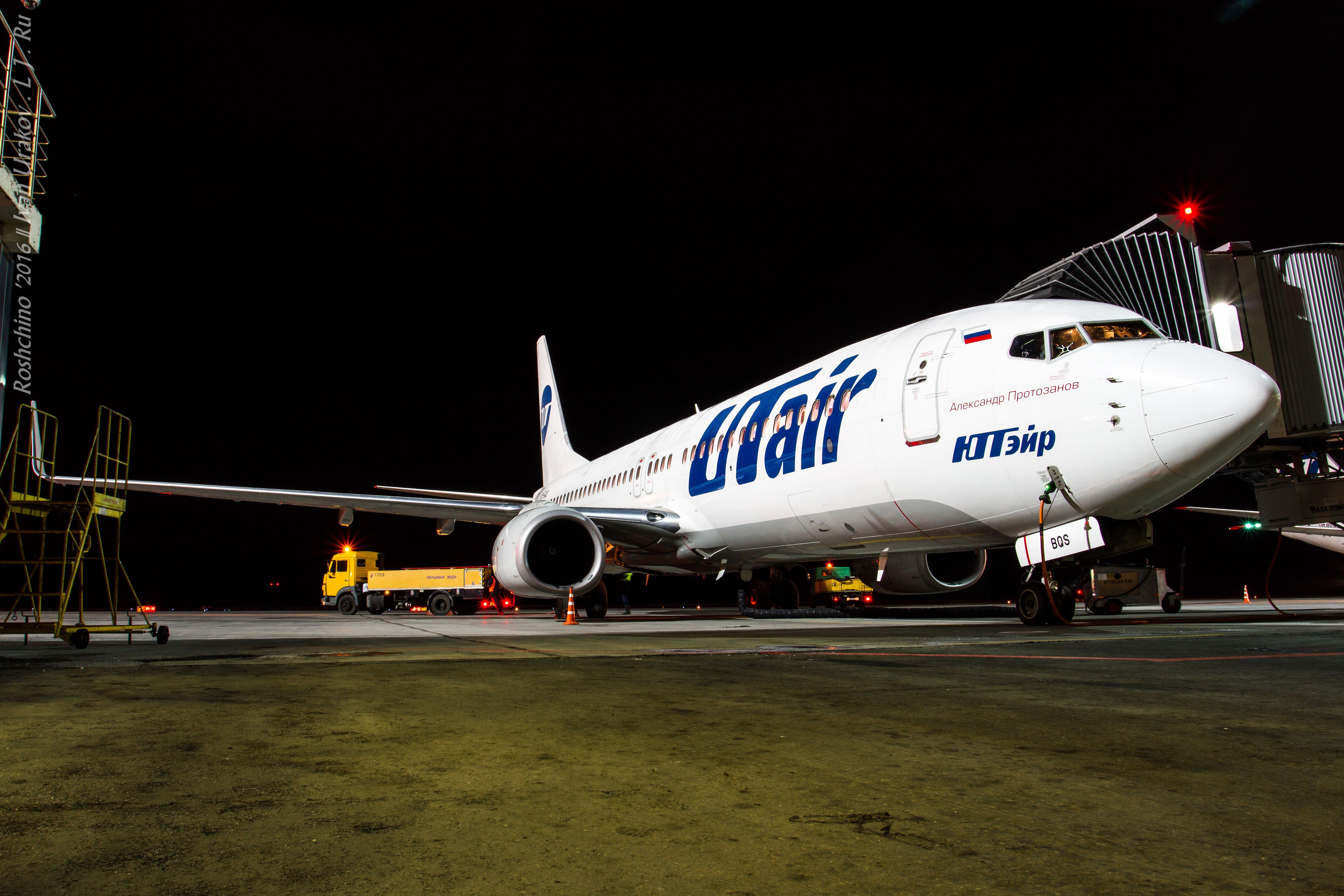 Самолеты боинг 737 500. ЮТЭЙР 737-800. Боинг 737 UTAIR. Боинг 737-800 UTAIR. B737-500 UTAIR.