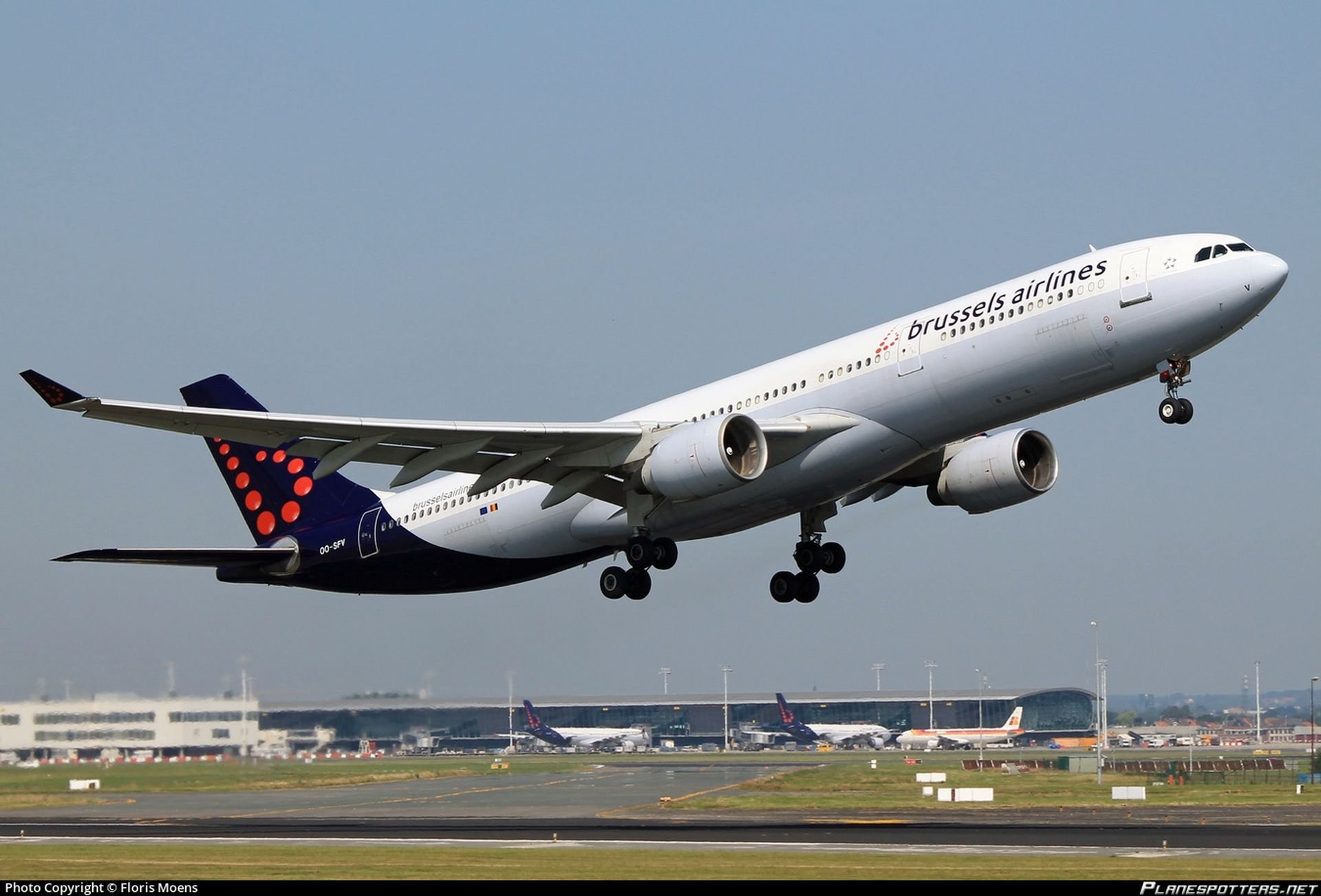 А 322. Airbus a330-300 Brussels Airlines. Airbus a30x. Brussels Airlines точки. Узаэртеч групп авиакомпания.