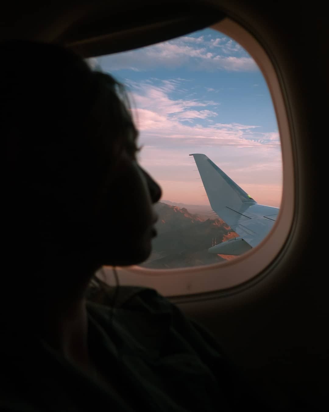 Фото в самолете у окна ночью