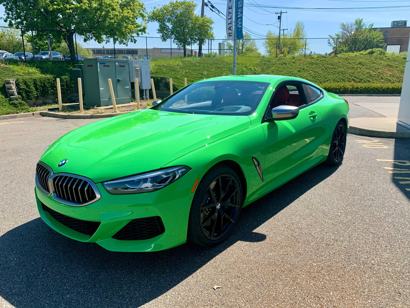 BMW 850i зеленая