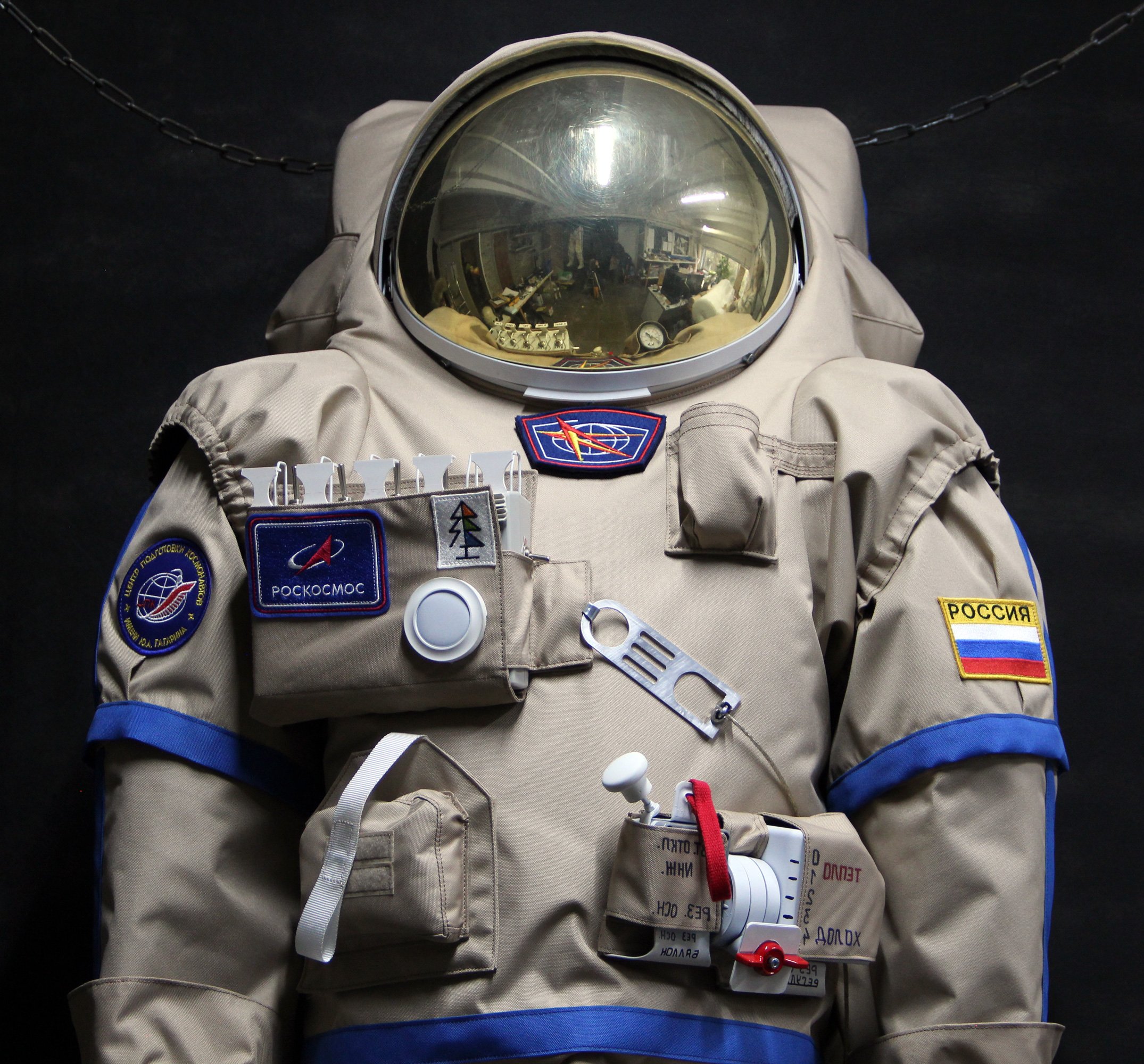 Зачем скафандр. Скафандр Орлан МКС. Орлан костюм Космонавта. Шлем Орлан МКС. Скафандр Орлан ДМА.