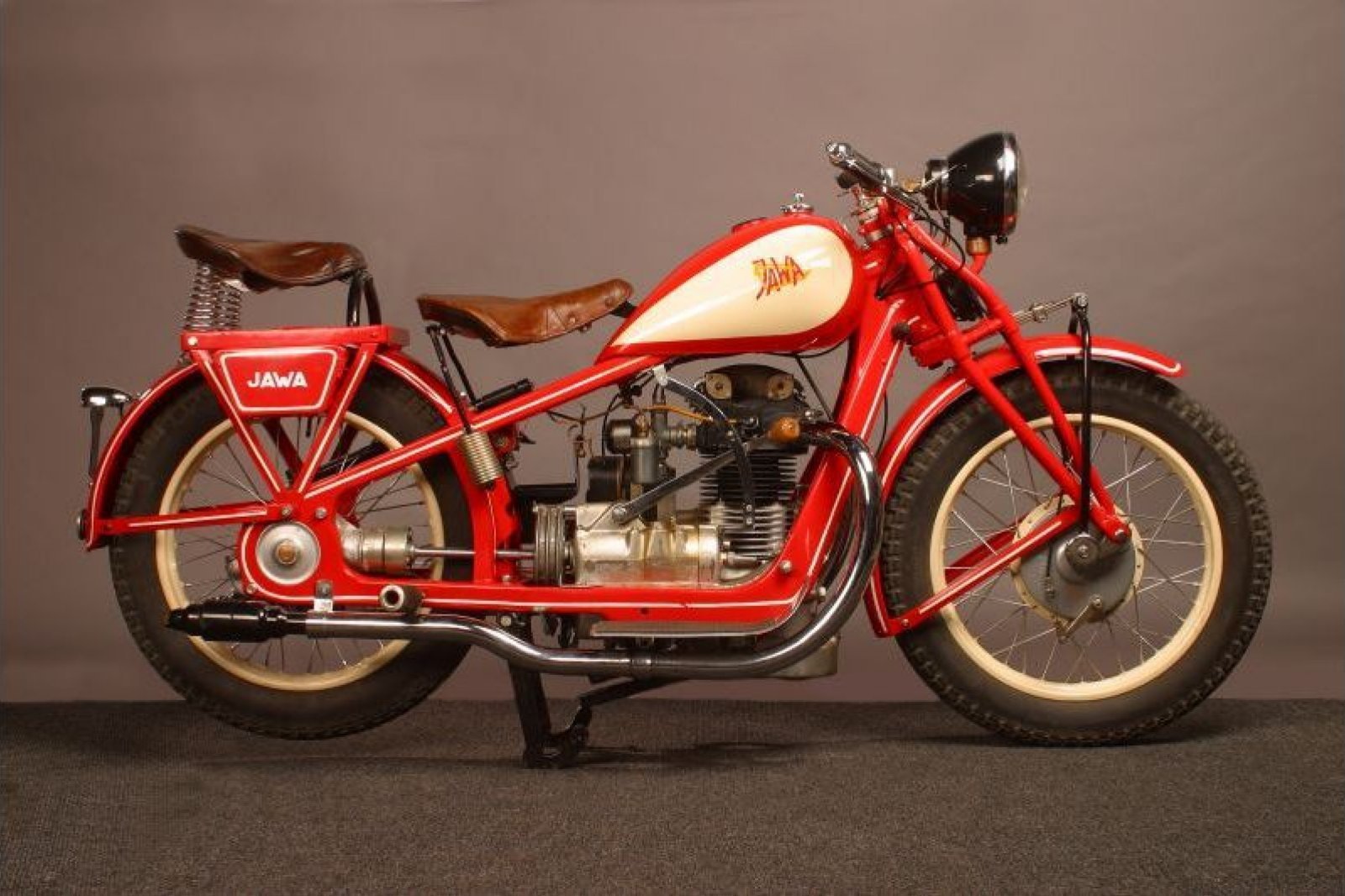 Ява ти. Ява 500. Мотоцикл Ява 2022. Первый мотоцикл Ява 500. Мотоцикл Ява 1929 года.
