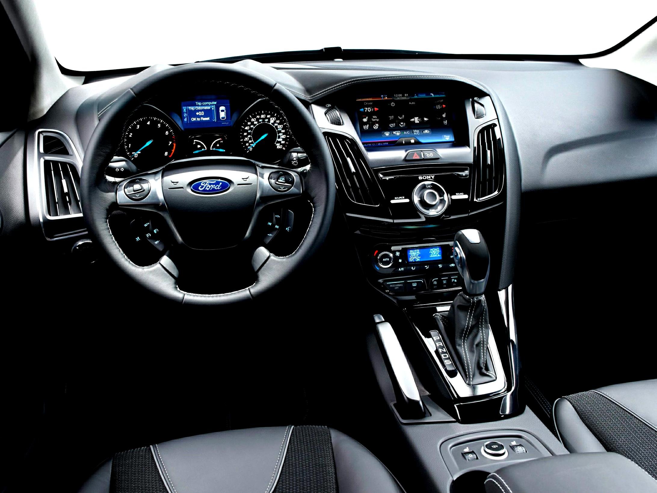 Форд фокус хэтчбек автомат. Форд фокус 4 салон. Форд фокус 3 салон. Ford Focus 4 салон. Ford Focus 2013 седан салон.