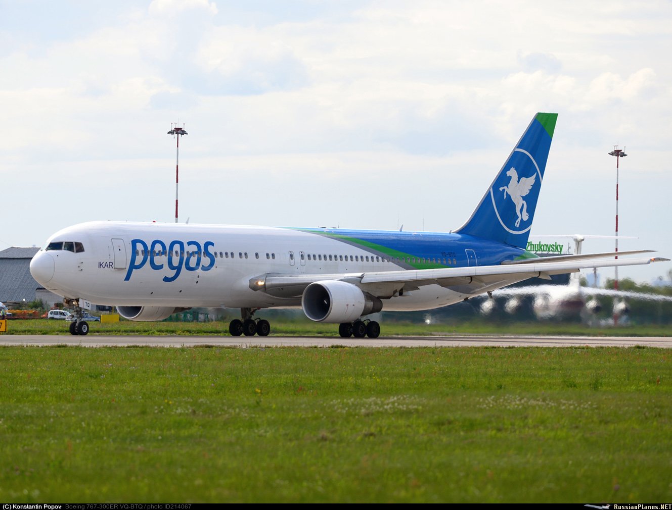 Пегас пхукет. Боинг 767 Пегас. Boeing 767-300 Pegas. Боинг 767 Pegas Fly. Pegas Fly 767-300er салон.