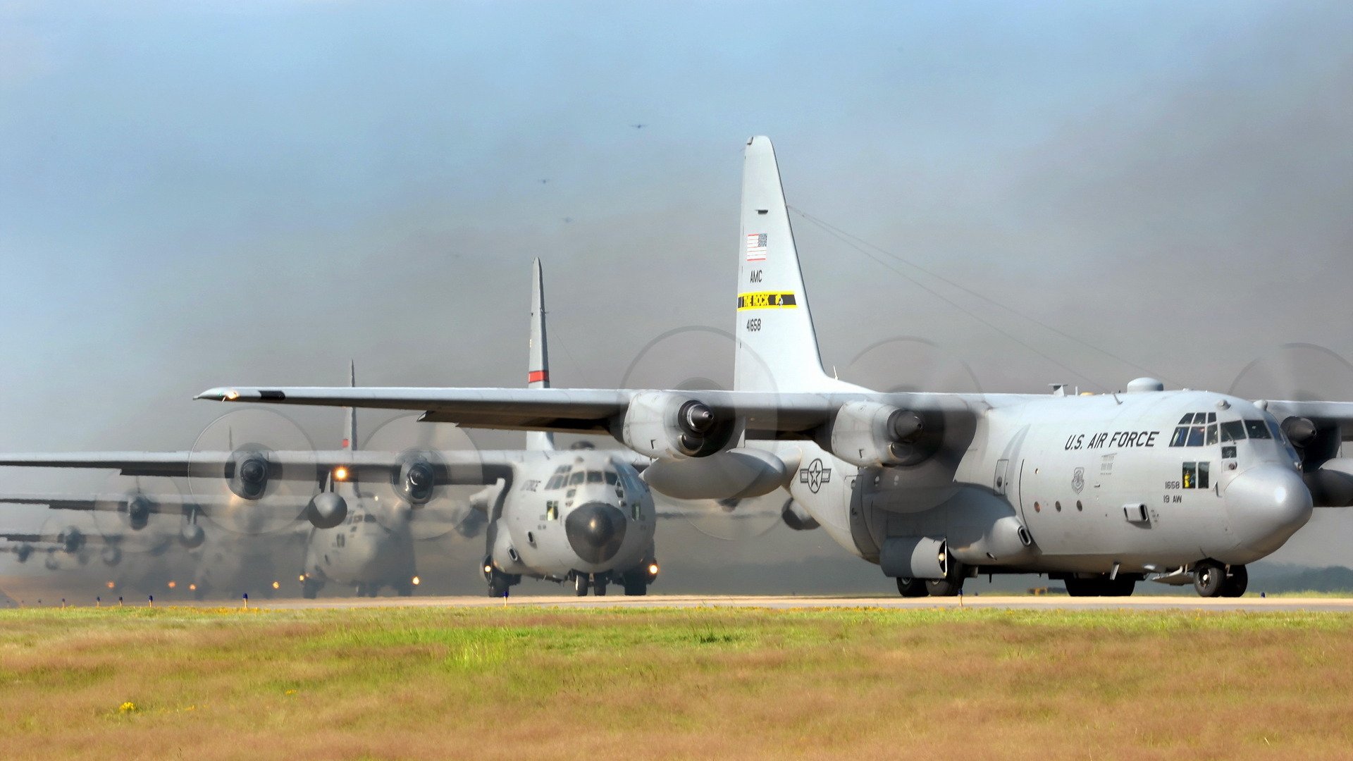 C 130 50. C-130 Hercules. Hercules c130 взлёт с авианосца. Pakistan Air Force c-130 Hercules. Локхид Геркулес.