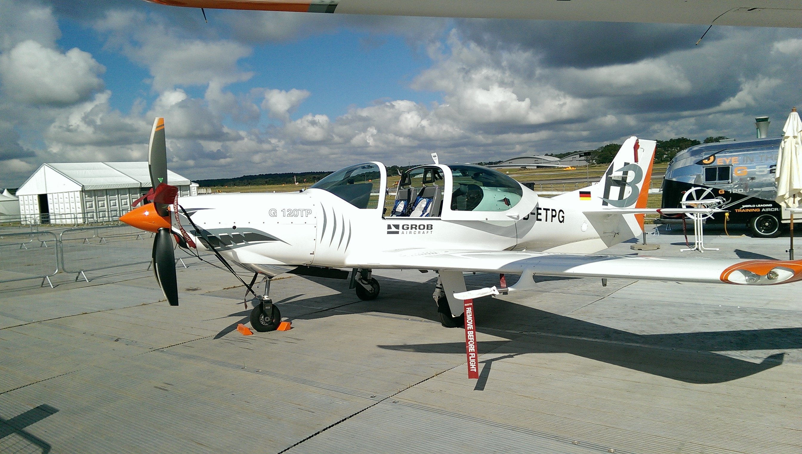 Grob g120tp a prefect t1 ввс. Grob g 120. G120 TP учебно-тренировочный самолет. G120tp. УТС-800.