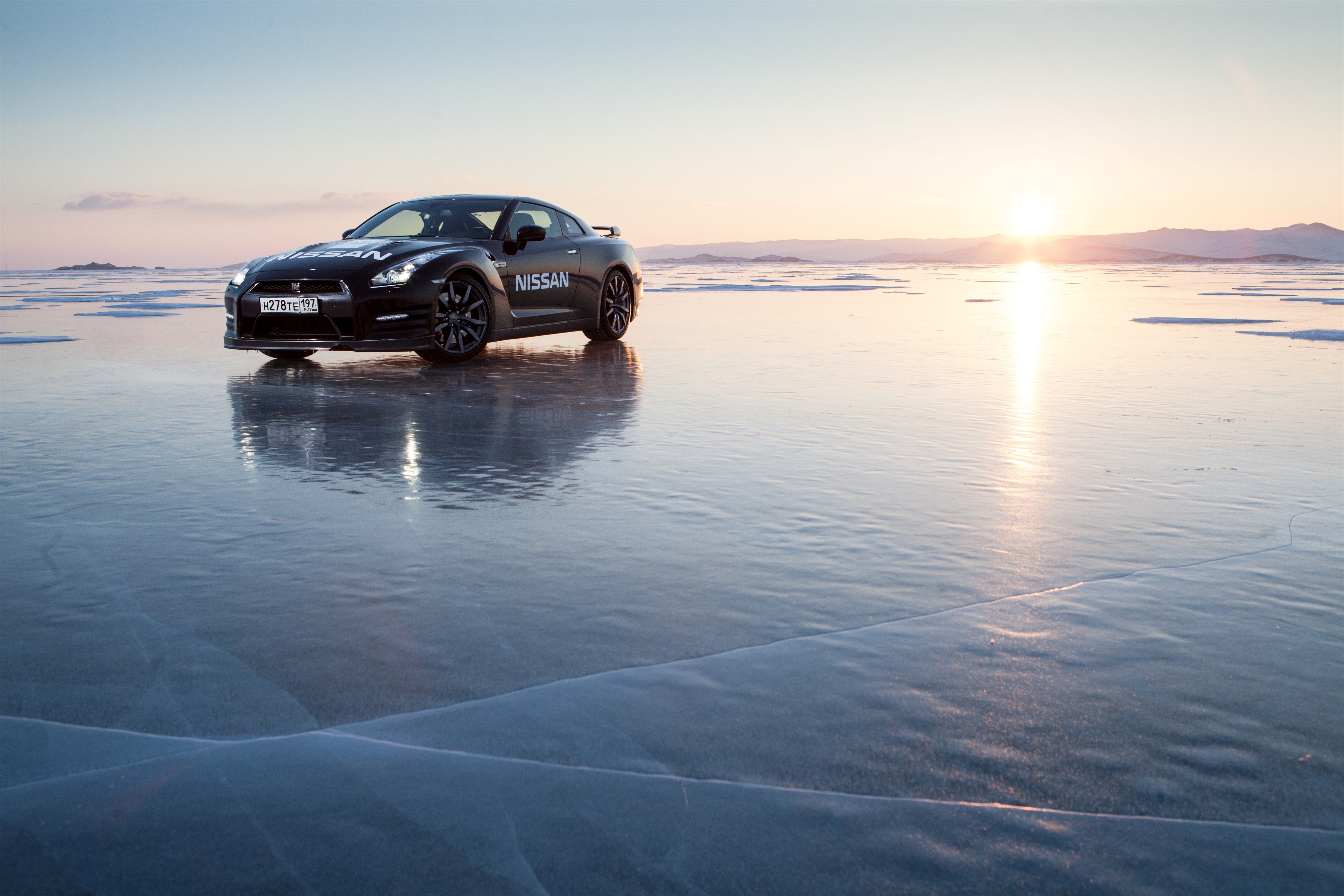 Дрифт озерах. Машина на льду Байкала. Машина зима. Зима Байкал машина. Машина зимой.