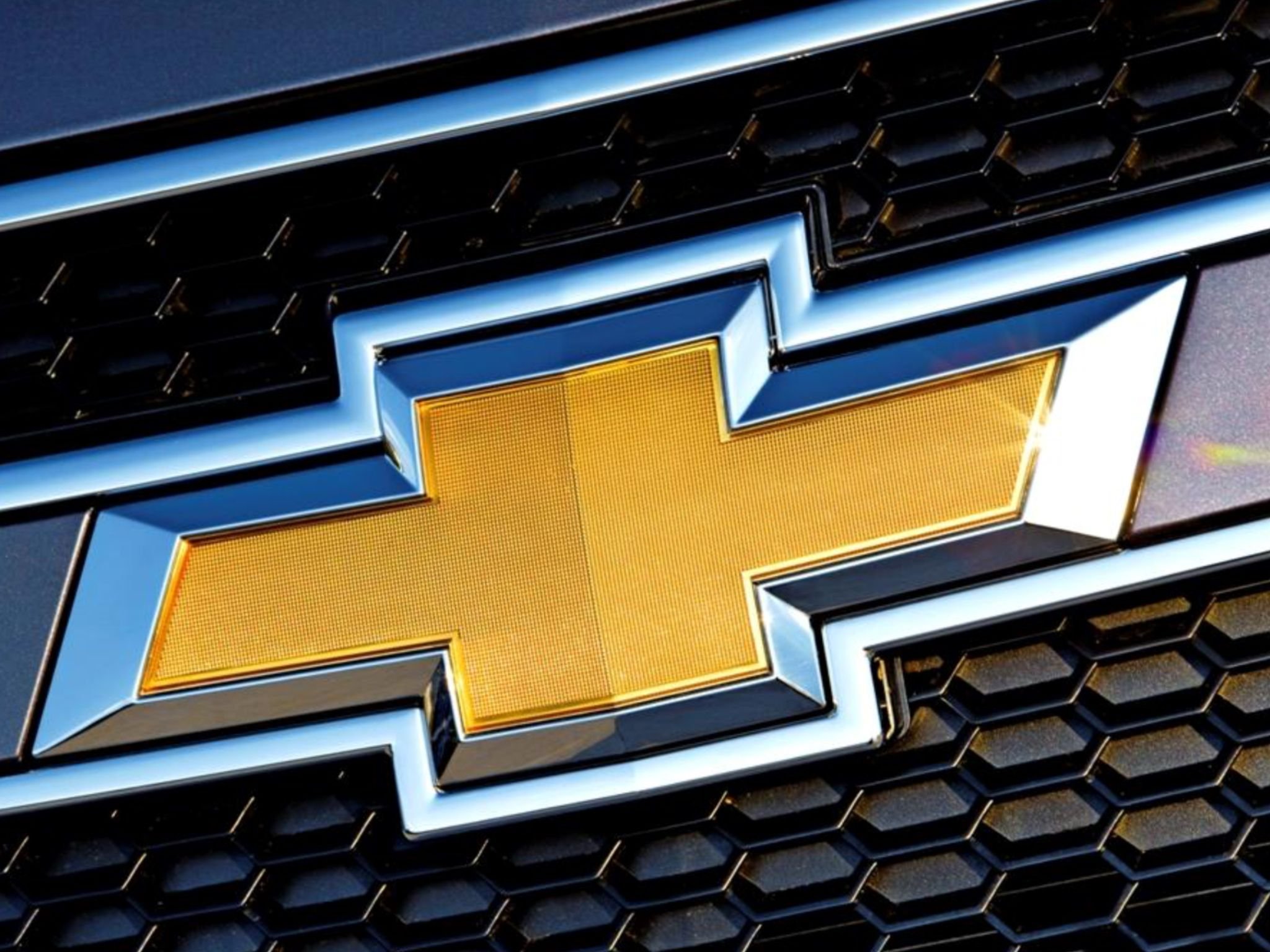 Машина знак крест. General Motors Шевроле. Chevrolet Emblem. Логотип Шевроле 2022. Знак Шевроле Тахо.