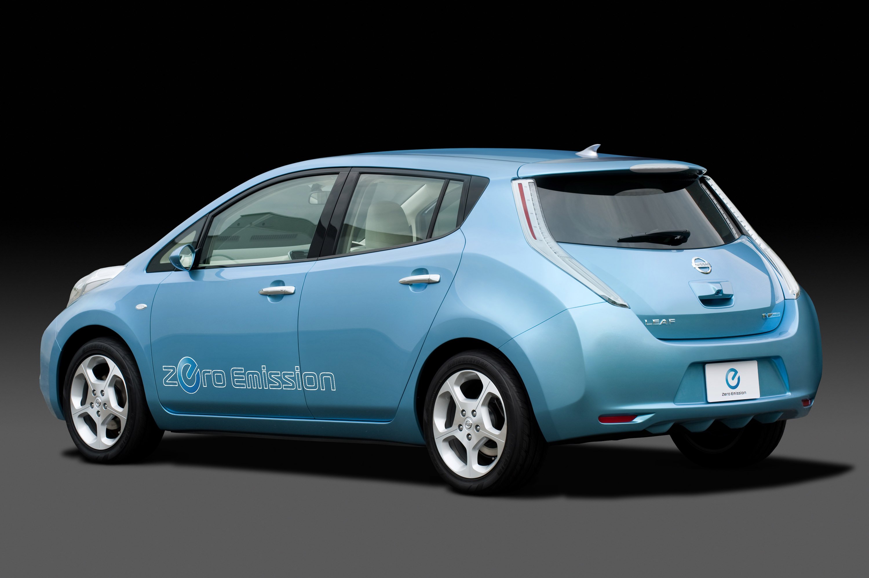 Car called. Ниссан Леаф 2010. Nissan Leaf электромобиль. Nissan электромобиль Leaf 2010. Nissan Leaf 2009.