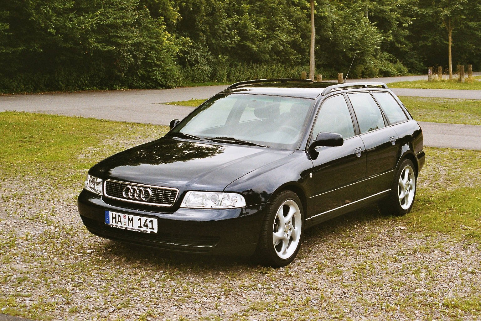 Купить ауди а4б5. Ауди а4 б5 универсал. Audi a4 b5 универсал. Ауди а4 Авант 1998. Ауди а4 б5 avant.