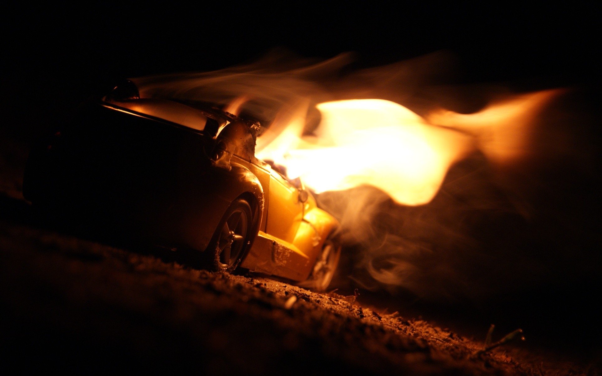 Включи огонь машину. Автомобиль в огне. Огненная машина. Тачка огонь.