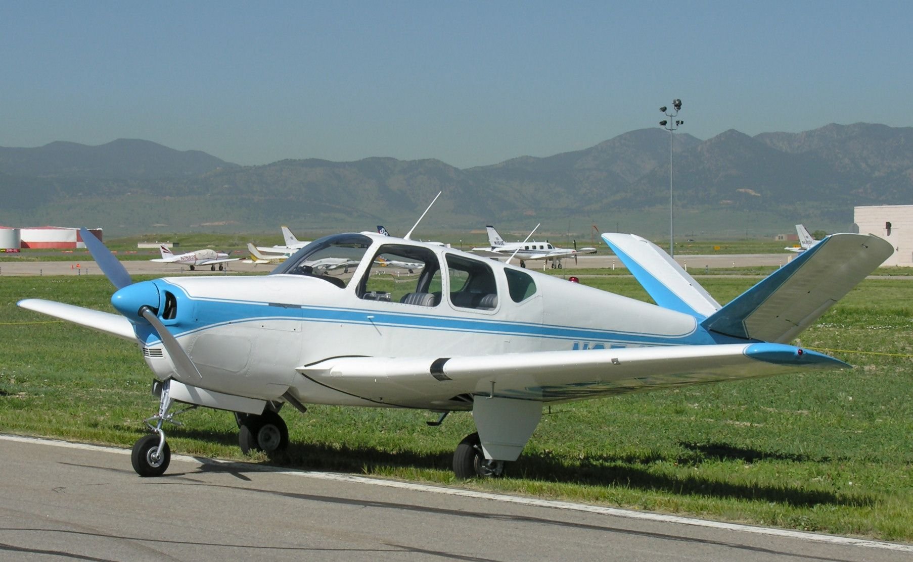 4 местный самолет. Бонанза самолет. Бичкрафт самолет одномоторный. Beechcraft Bonanza g36. Легкомоторный самолет Beach Craft.