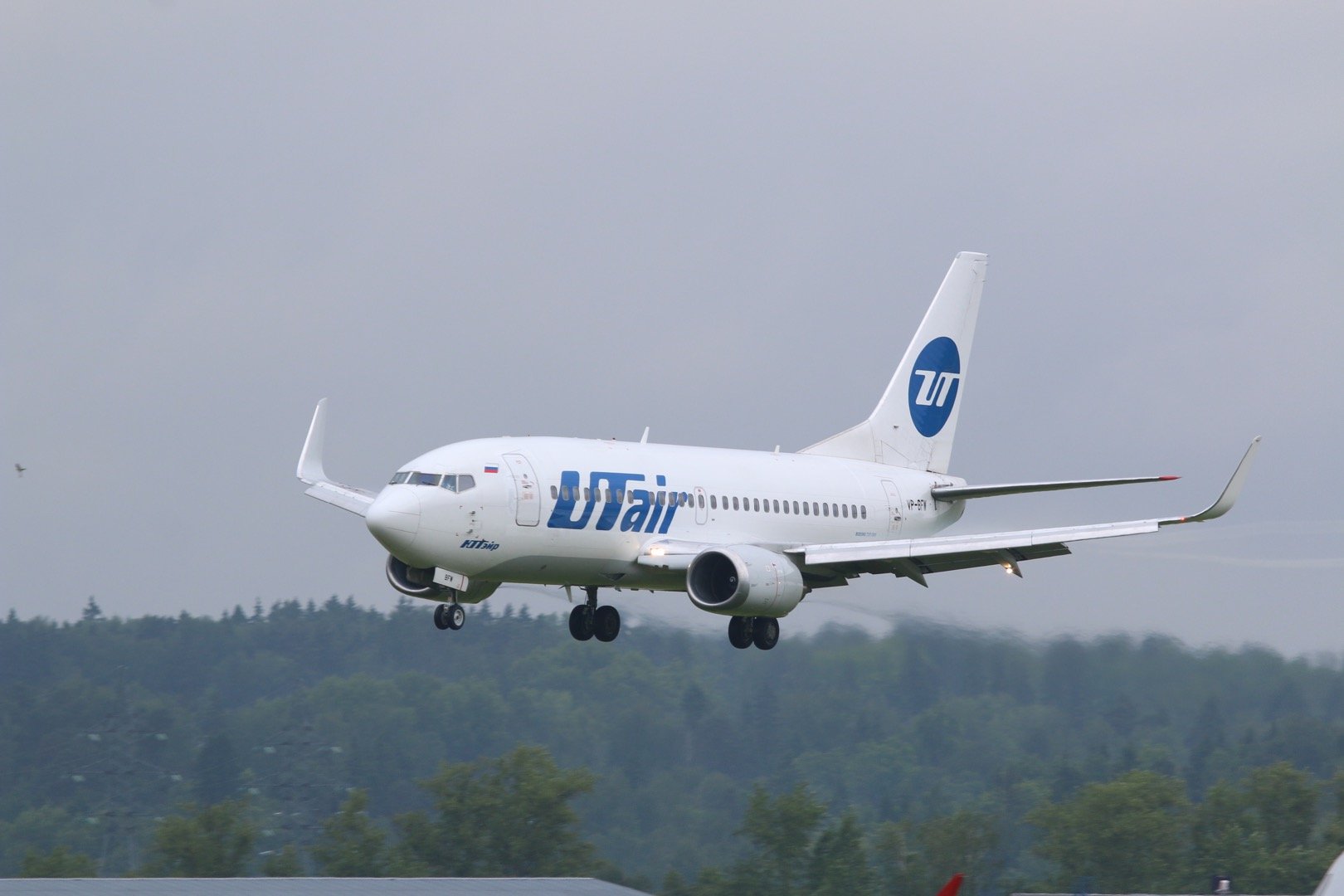 Самолет уфа. Самолёт Боинг 737- 500 ЮТЭЙР Сургут. Сургут Уфа самолет. Маленький самолет ЮТЭЙР. ЮТЭЙР Игарка.