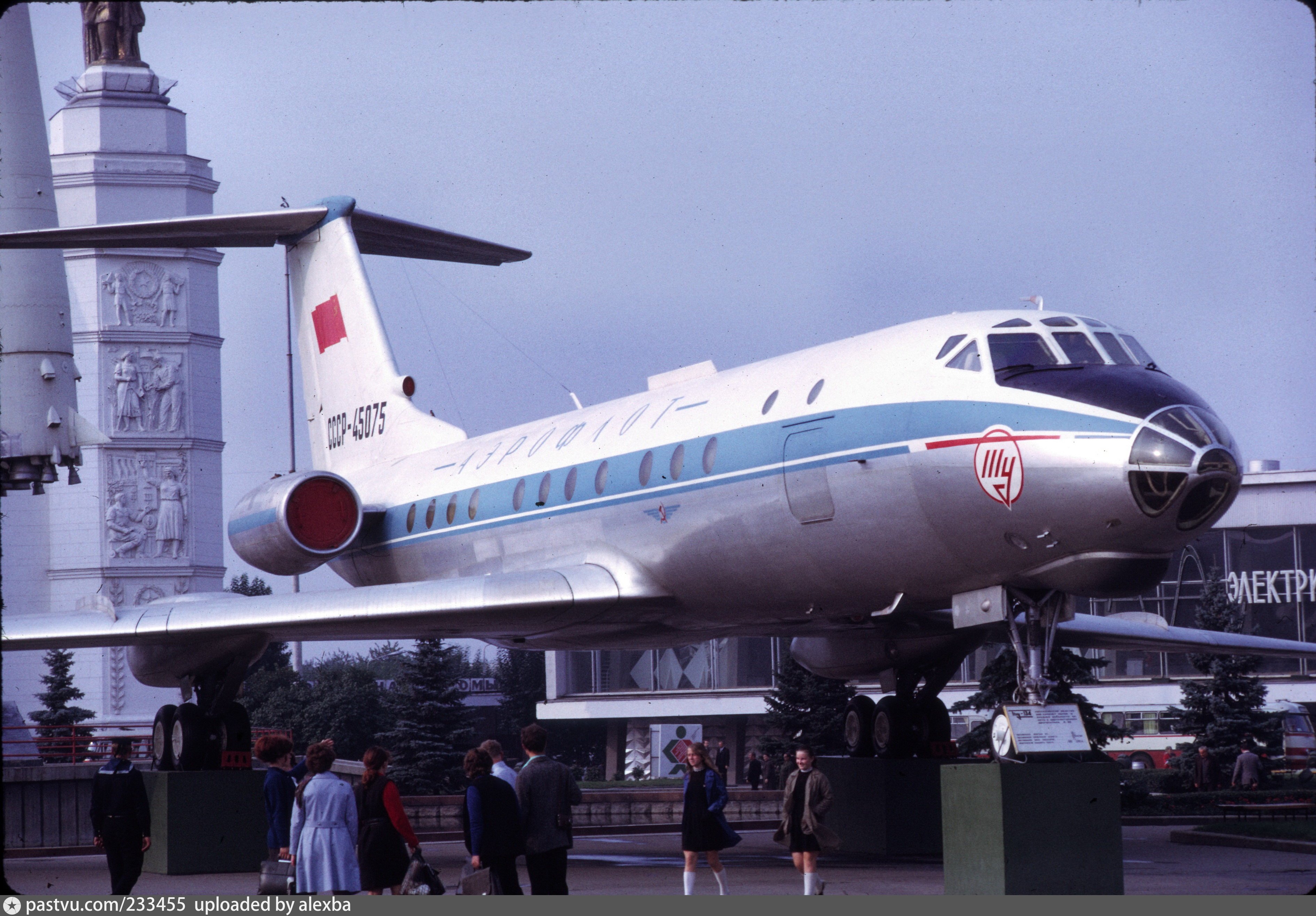 Ту 124. Самолет ту 124. На ВДНХ самолет ту 134. Ту-124 пассажирский.