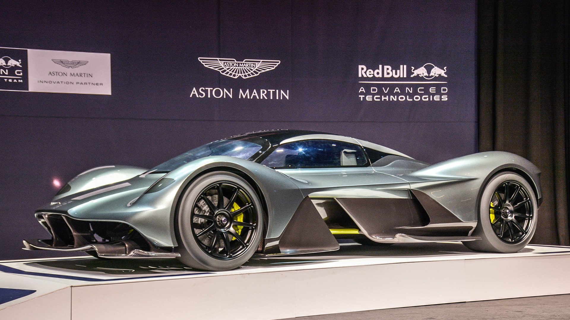 Am valkyrie. Aston Martin гиперкар. Aston Martin Valkyrie гиперкар. Aston Martin Valkyrie 2021.