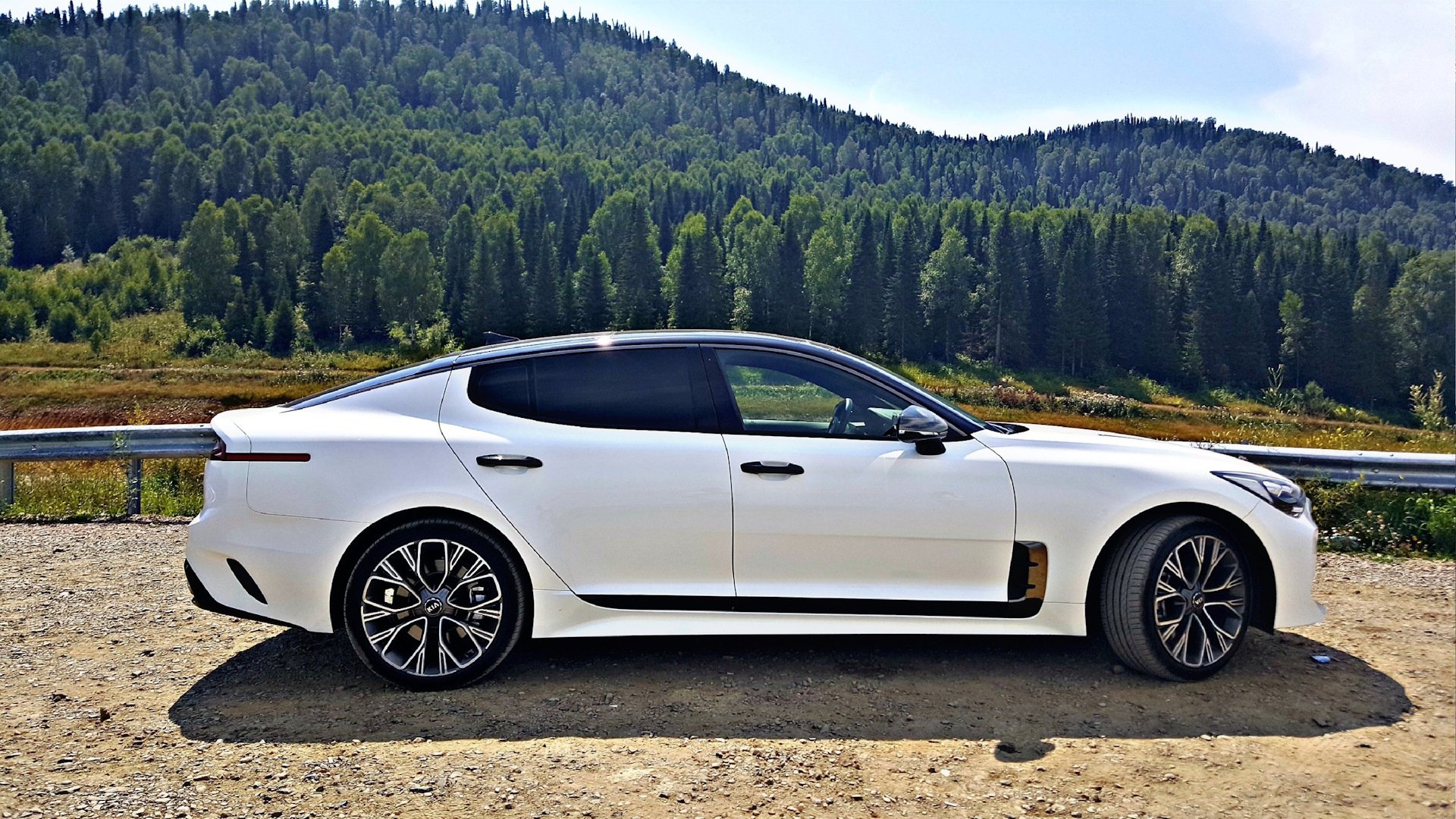 Kia Stinger gt черный