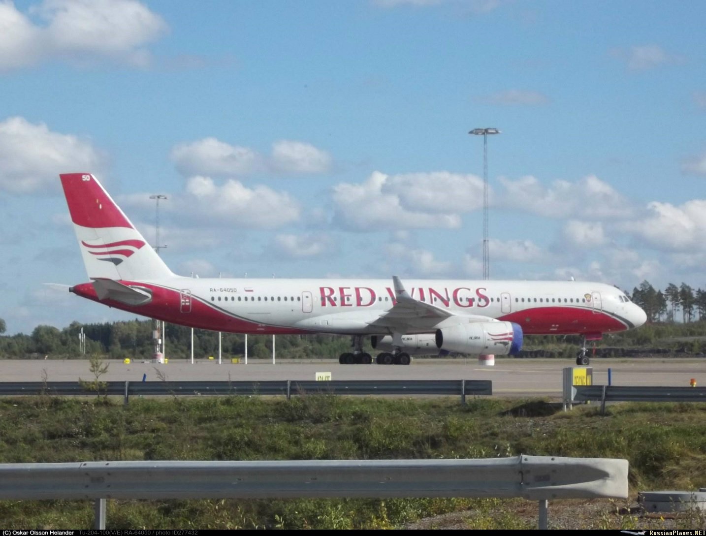 Red wings boeing 777. Боинг 777 Red Wings. Боинг 777-200 Red Wings. Боинг 777 200 ред Вингс. Боинг 777 200 er ред Вингс.